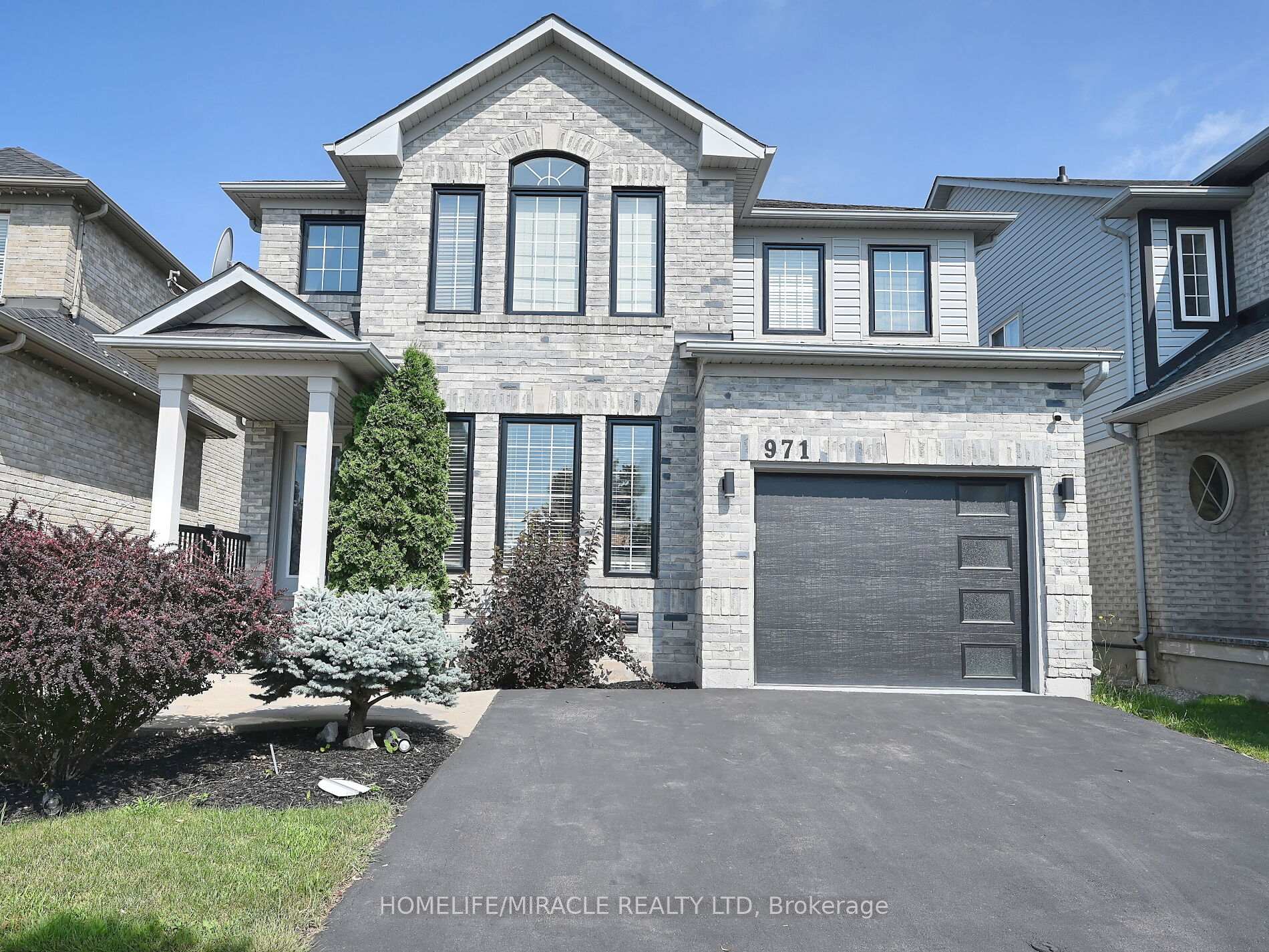 Front of 971 Kennedy Circle