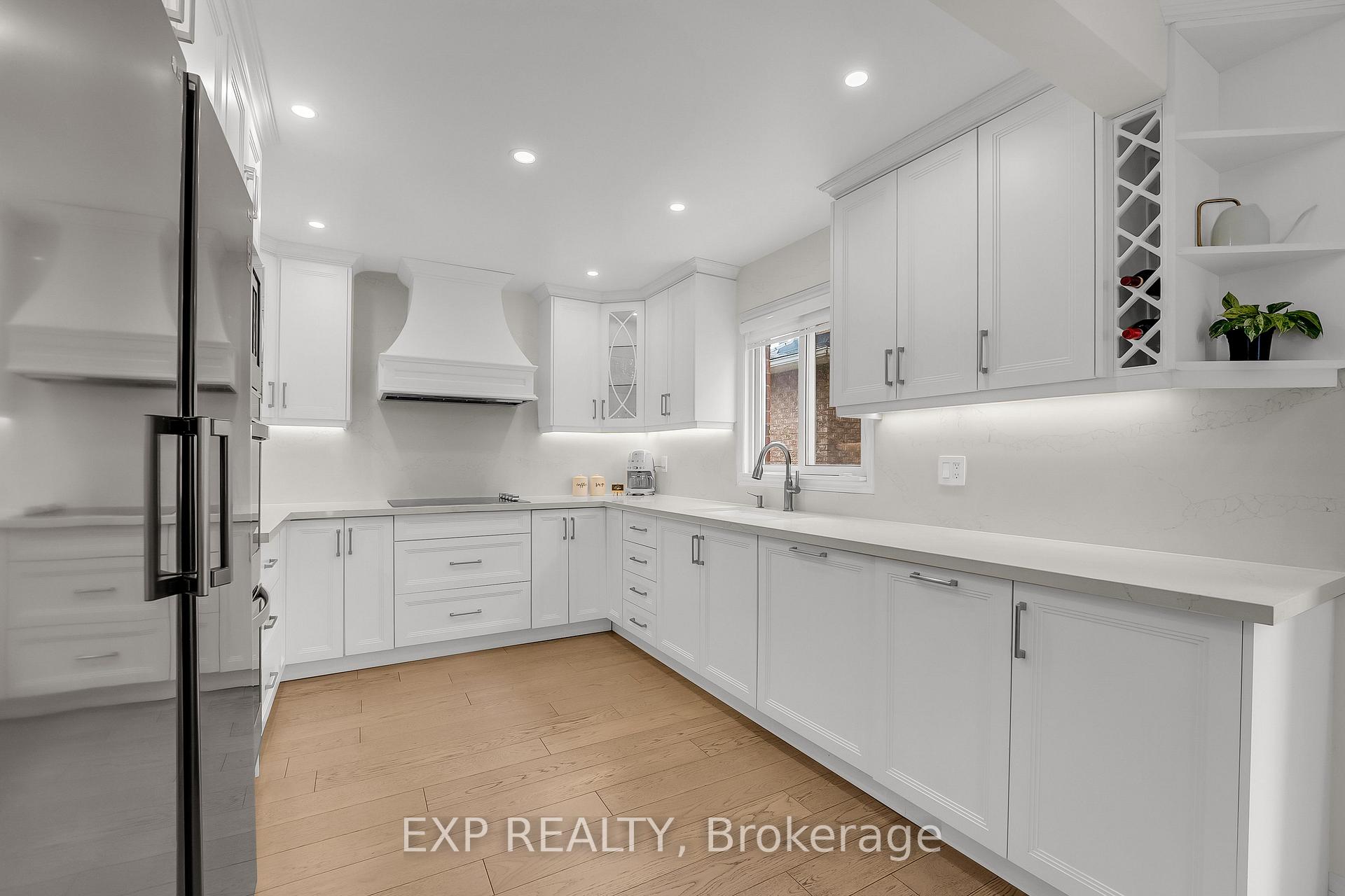 Photo 6 of 168 Chancellor Drive, Vaughan, East Woodbridge — HOMEH