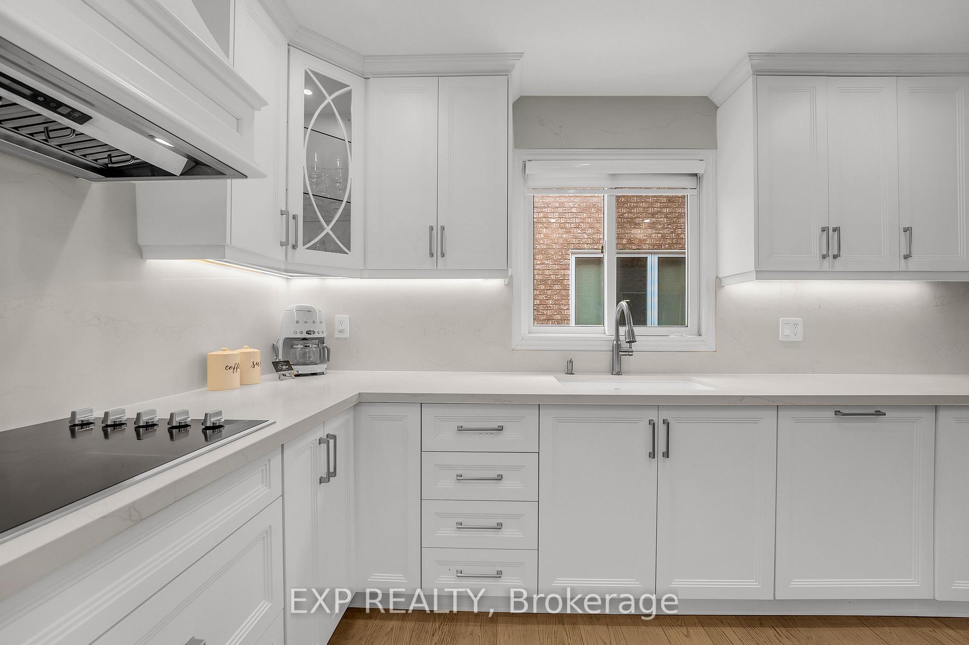 Photo 7 of 168 Chancellor Drive, Vaughan, East Woodbridge — HOMEH