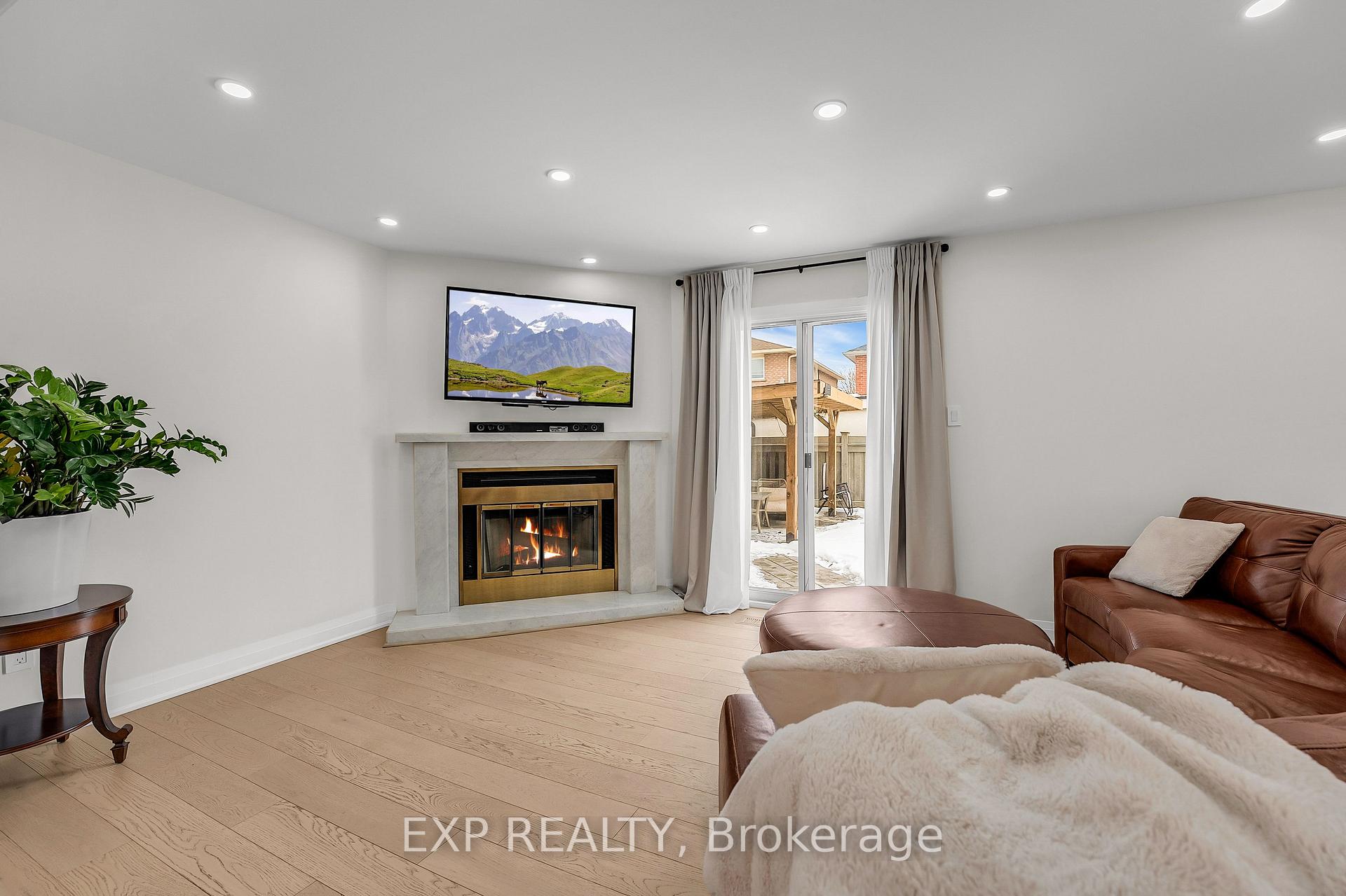 Photo 12 of 168 Chancellor Drive, Vaughan, East Woodbridge — HOMEH