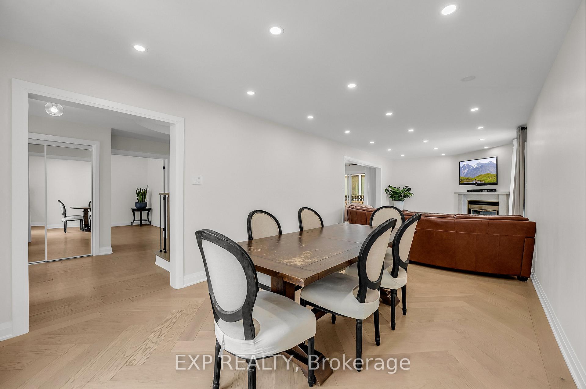 Photo 14 of 168 Chancellor Drive, Vaughan, East Woodbridge — HOMEH