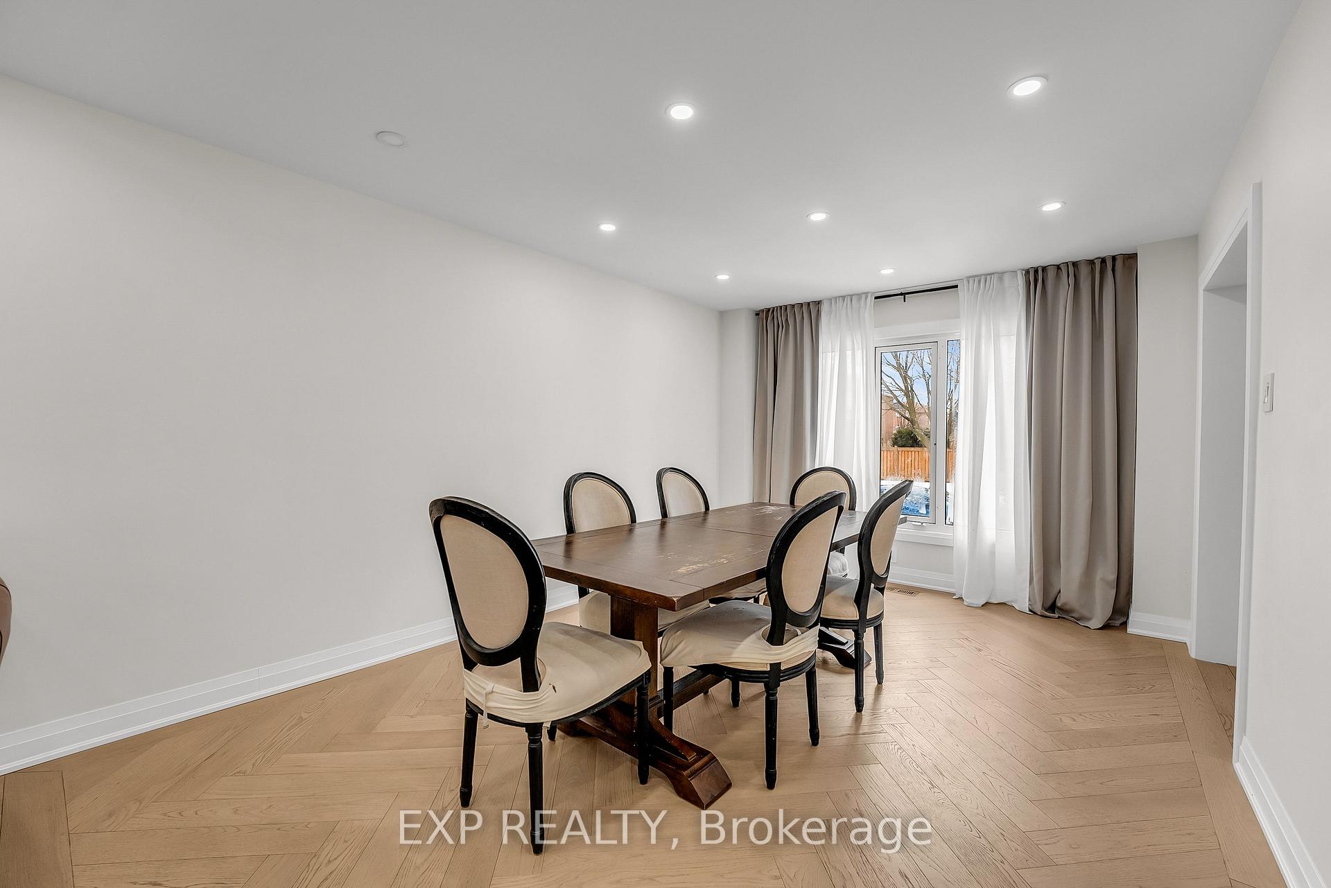 Photo 15 of 168 Chancellor Drive, Vaughan, East Woodbridge — HOMEH