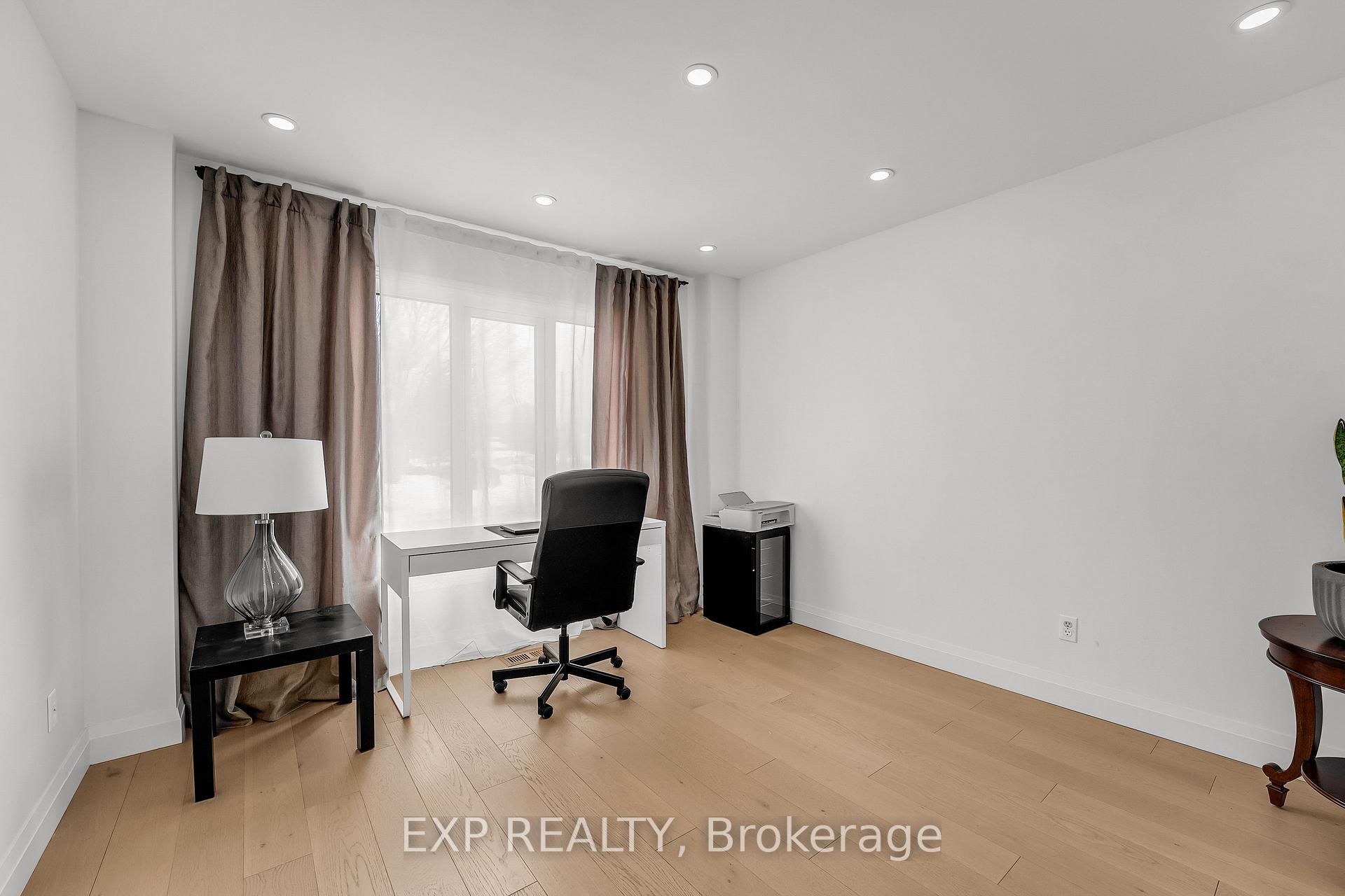Photo 16 of 168 Chancellor Drive, Vaughan, East Woodbridge — HOMEH