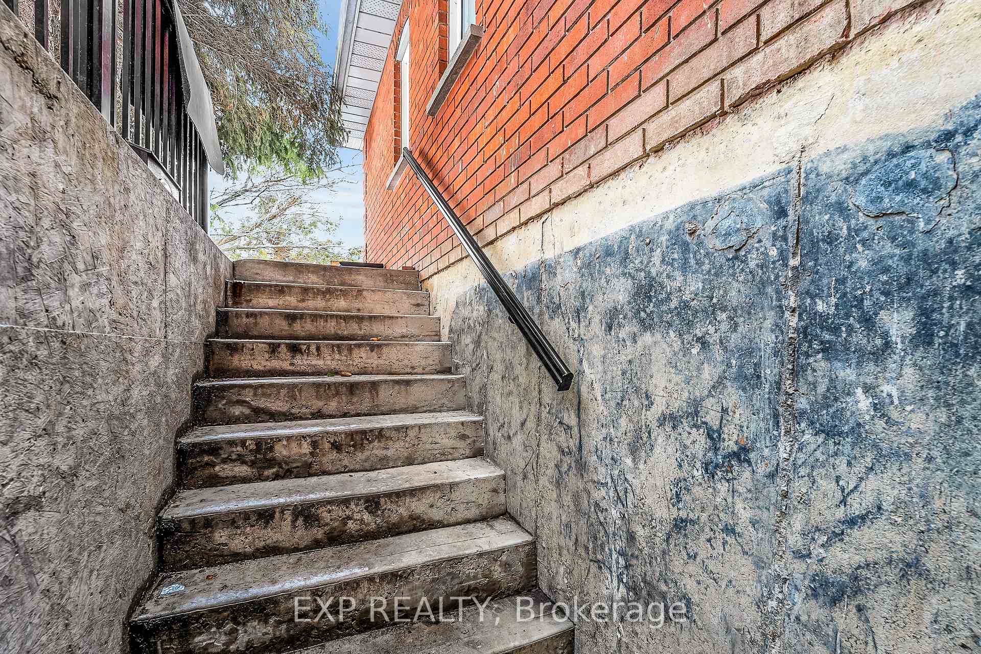 Photo 40 of 168 Chancellor Drive, Vaughan, East Woodbridge — HOMEH