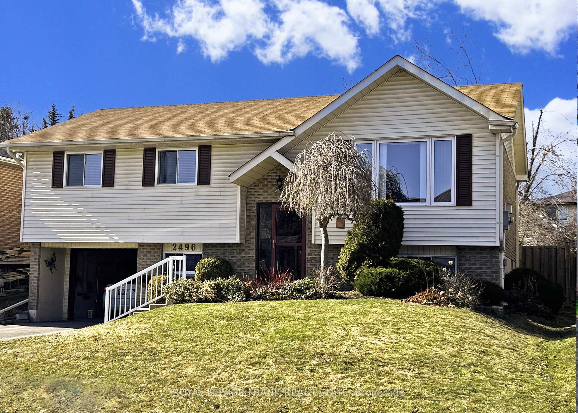 Photo 1 of 2496 Farmcrest Avenue, Peterborough, Ashburnham Ward 4 — HOMEH
