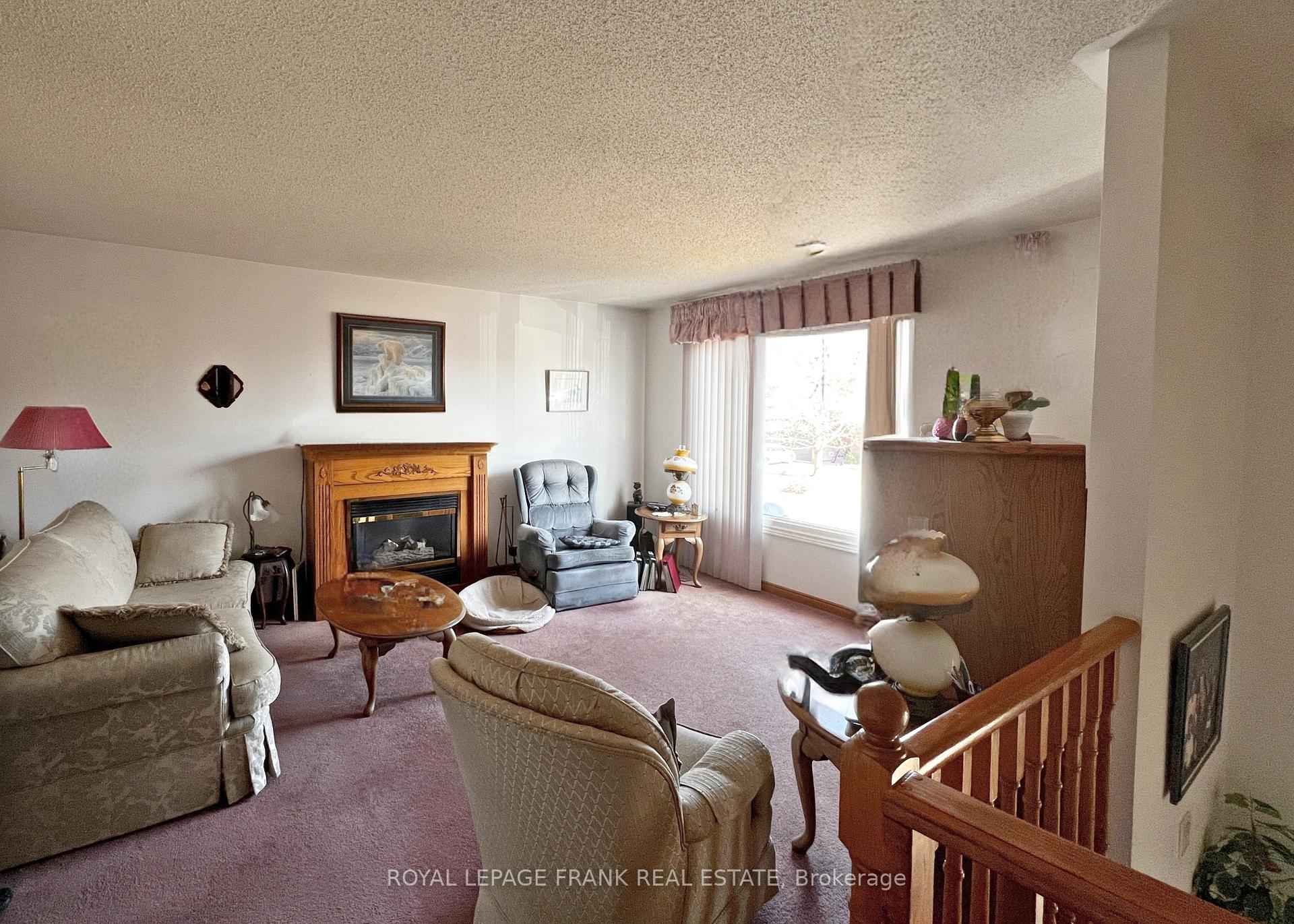 Photo 2 of 2496 Farmcrest Avenue, Peterborough, Ashburnham Ward 4 — HOMEH