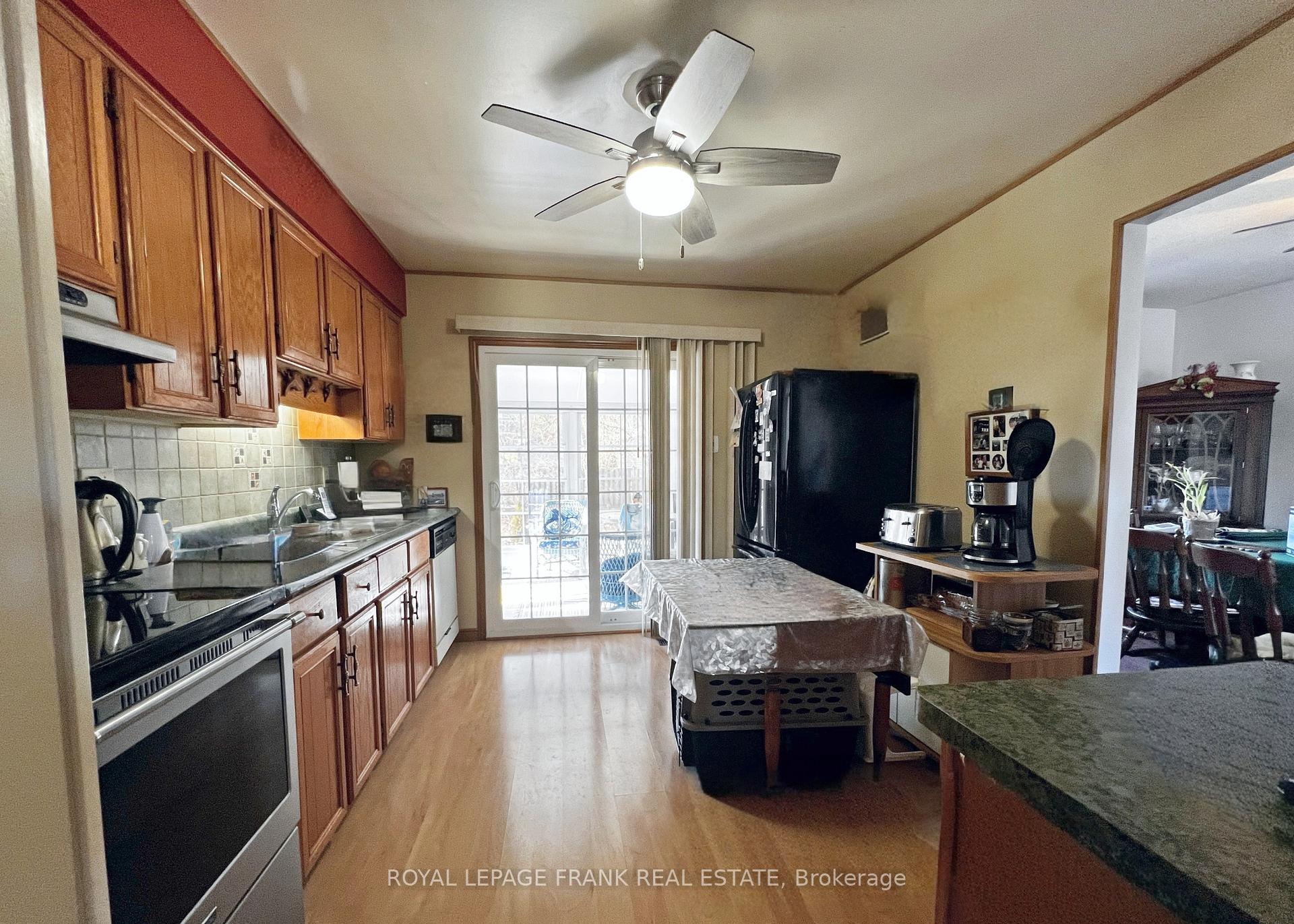 Photo 3 of 2496 Farmcrest Avenue, Peterborough, Ashburnham Ward 4 — HOMEH
