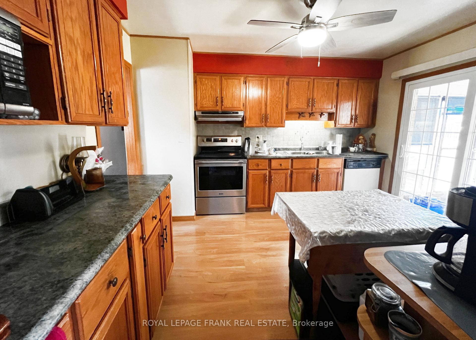 Photo 4 of 2496 Farmcrest Avenue, Peterborough, Ashburnham Ward 4 — HOMEH