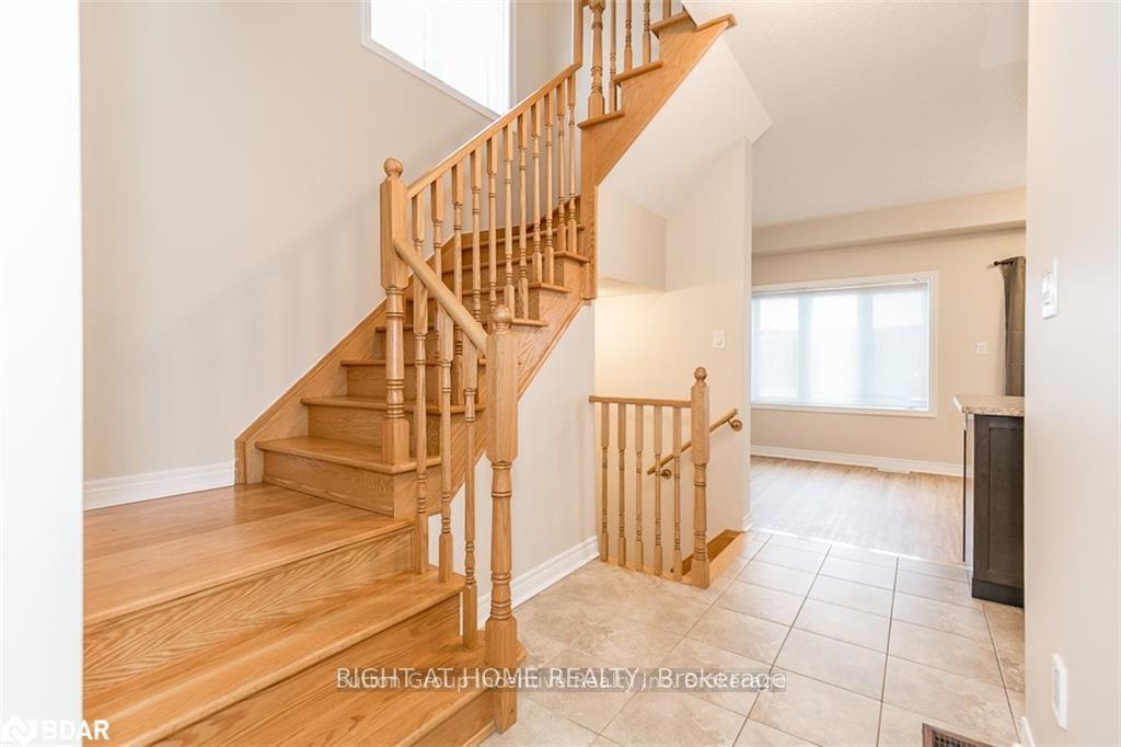 Photo 3 of 98 Pearcey Crescent, Barrie, West Bayfield — HOMEH