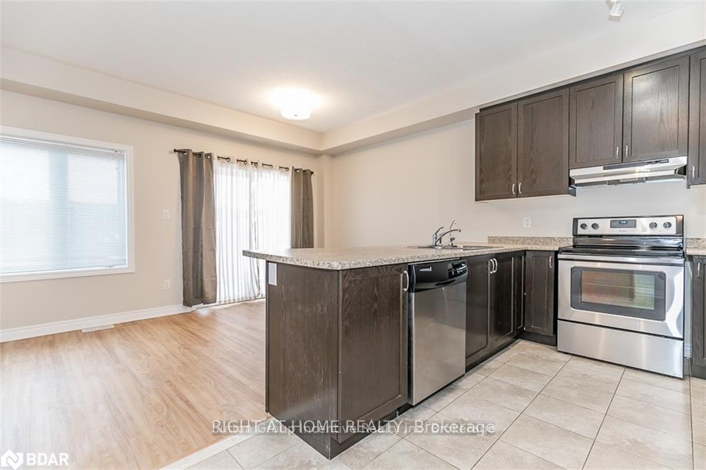 Photo 5 of 98 Pearcey Crescent, Barrie, West Bayfield — HOMEH