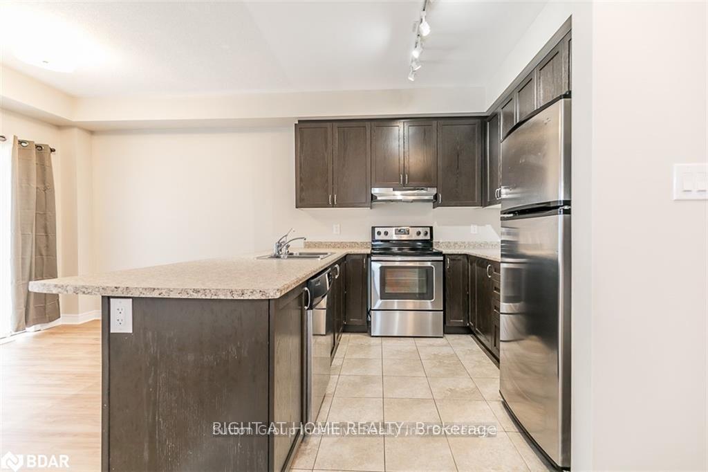 Photo 4 of 98 Pearcey Crescent, Barrie, West Bayfield — HOMEH