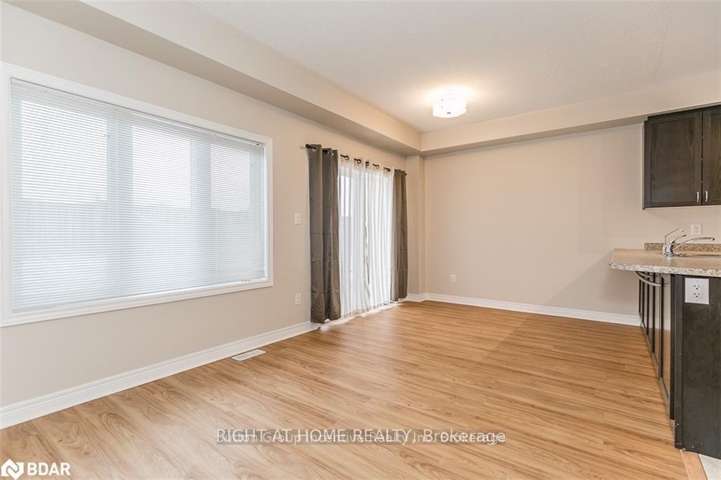 Photo 9 of 98 Pearcey Crescent, Barrie, West Bayfield — HOMEH