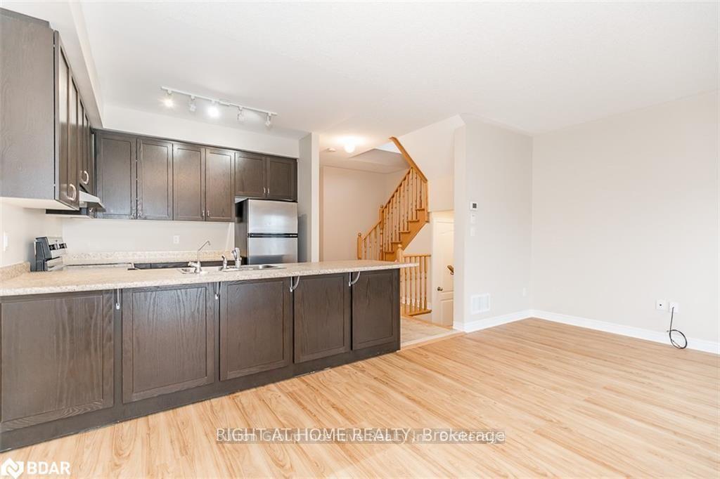 Photo 8 of 98 Pearcey Crescent, Barrie, West Bayfield — HOMEH