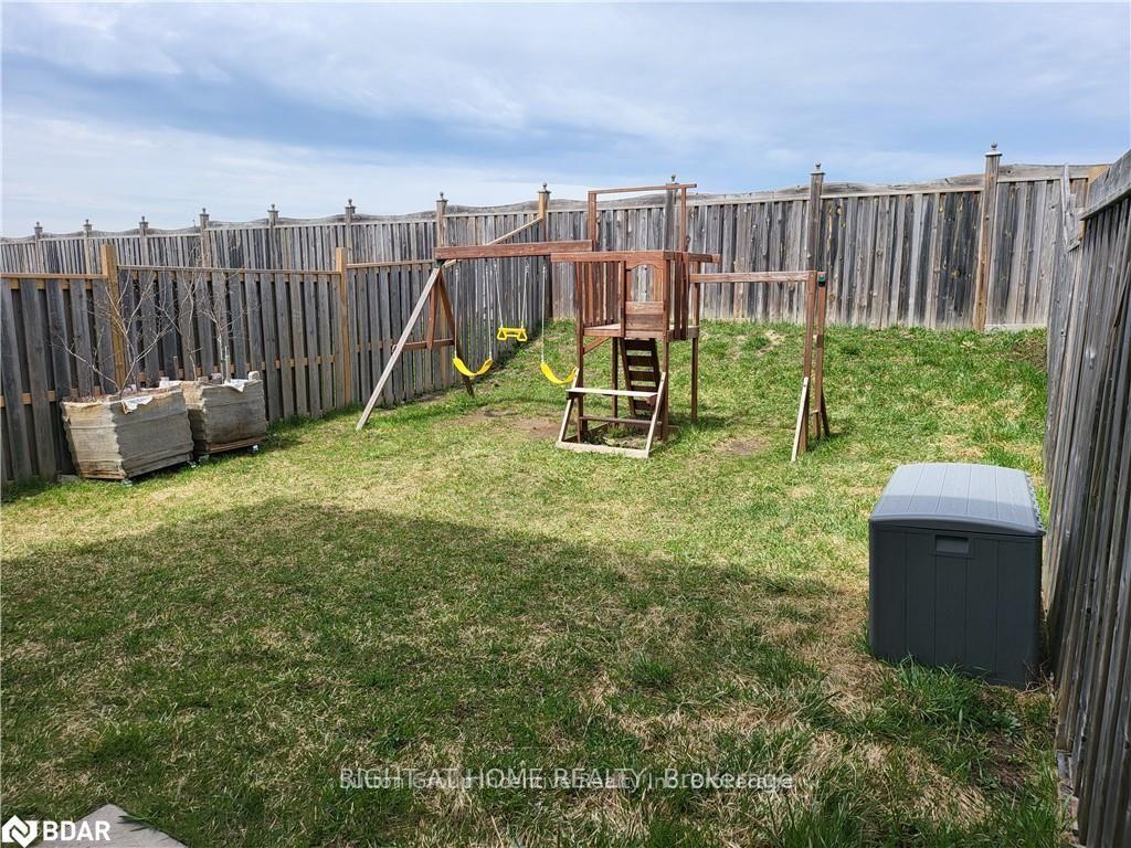 Photo 19 of 98 Pearcey Crescent, Barrie, West Bayfield — HOMEH