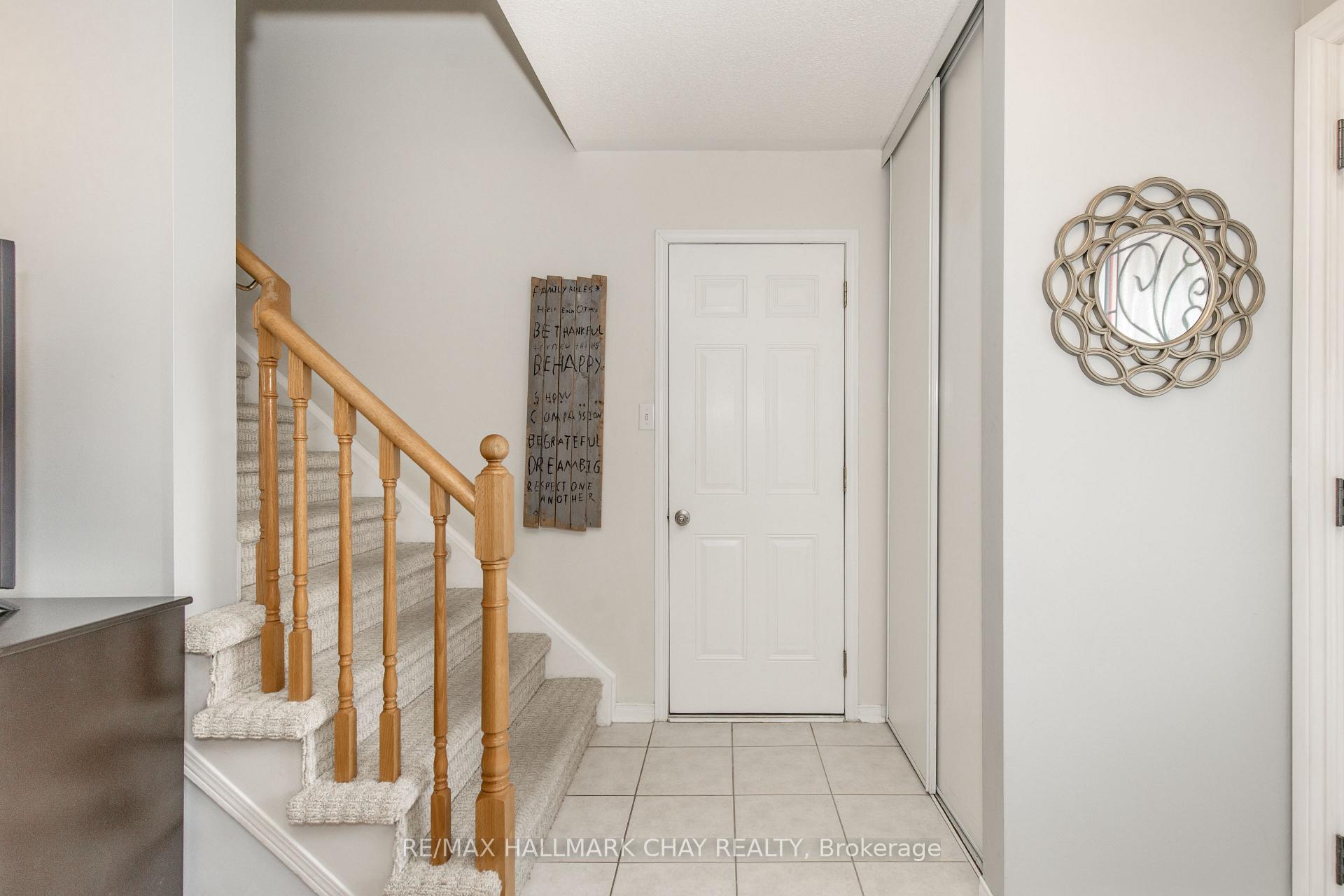 Photo 4 of 86 Trevino Circle, Barrie, East Bayfield — HOMEH