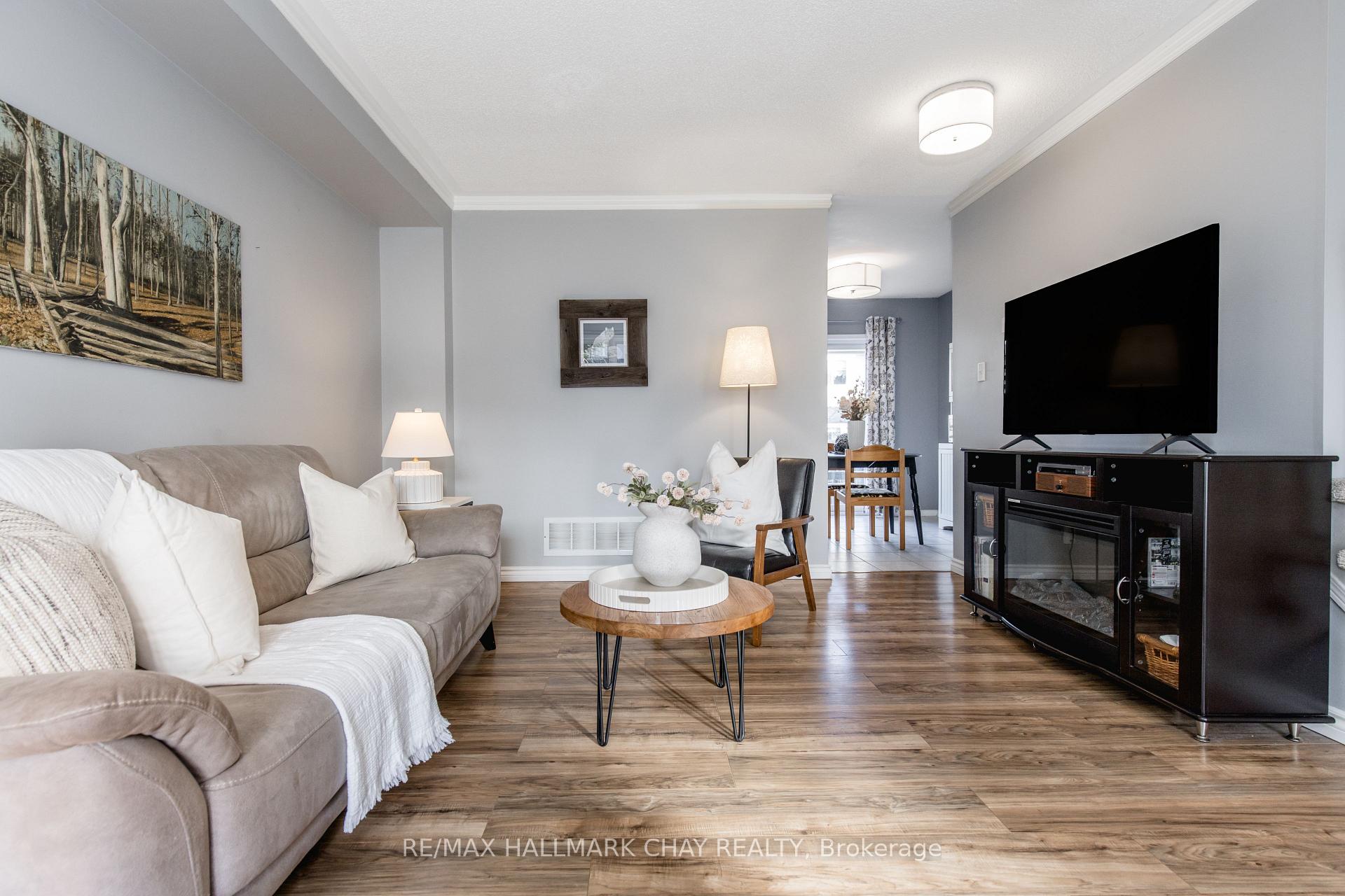Photo 3 of 86 Trevino Circle, Barrie, East Bayfield — HOMEH