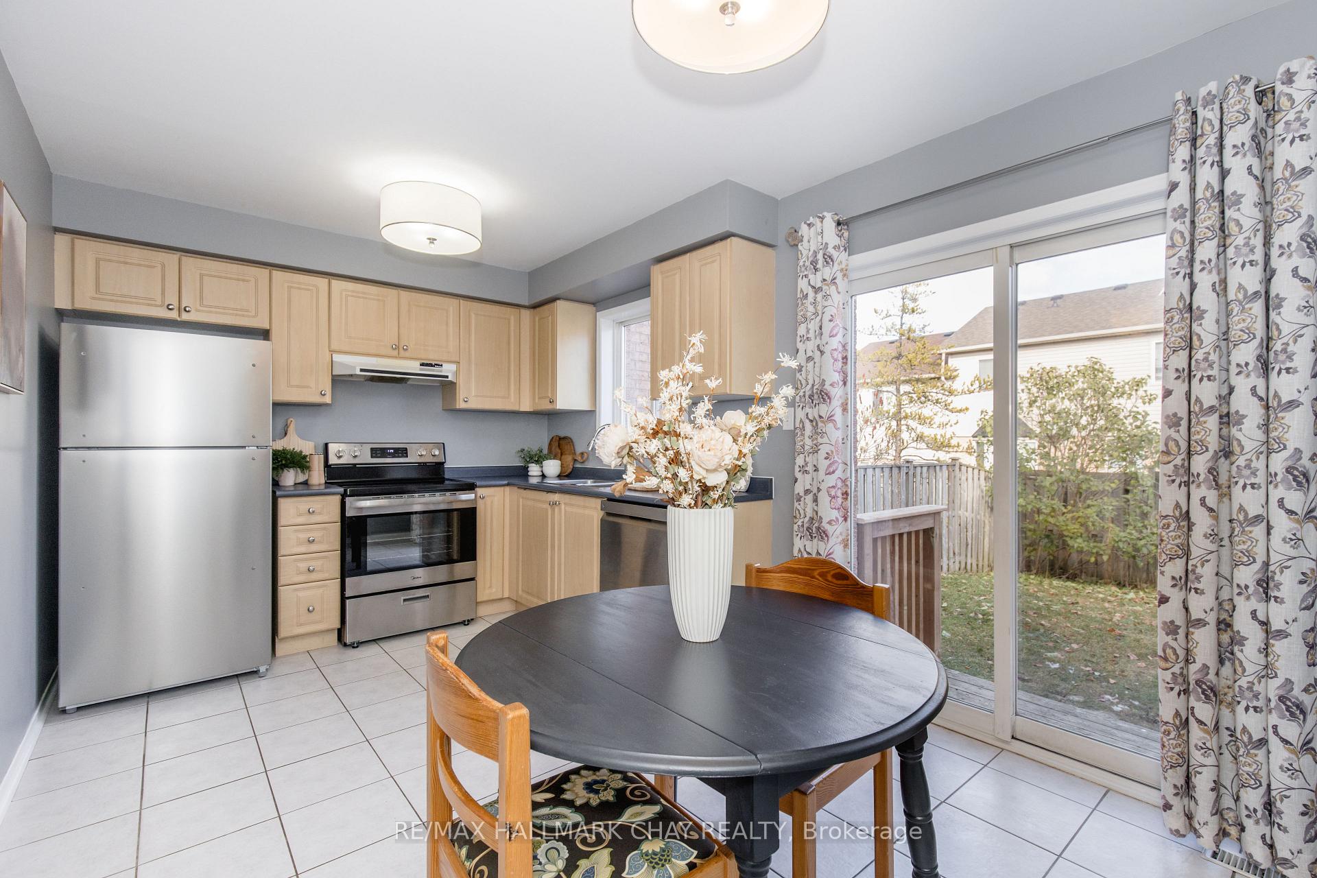 Photo 5 of 86 Trevino Circle, Barrie, East Bayfield — HOMEH