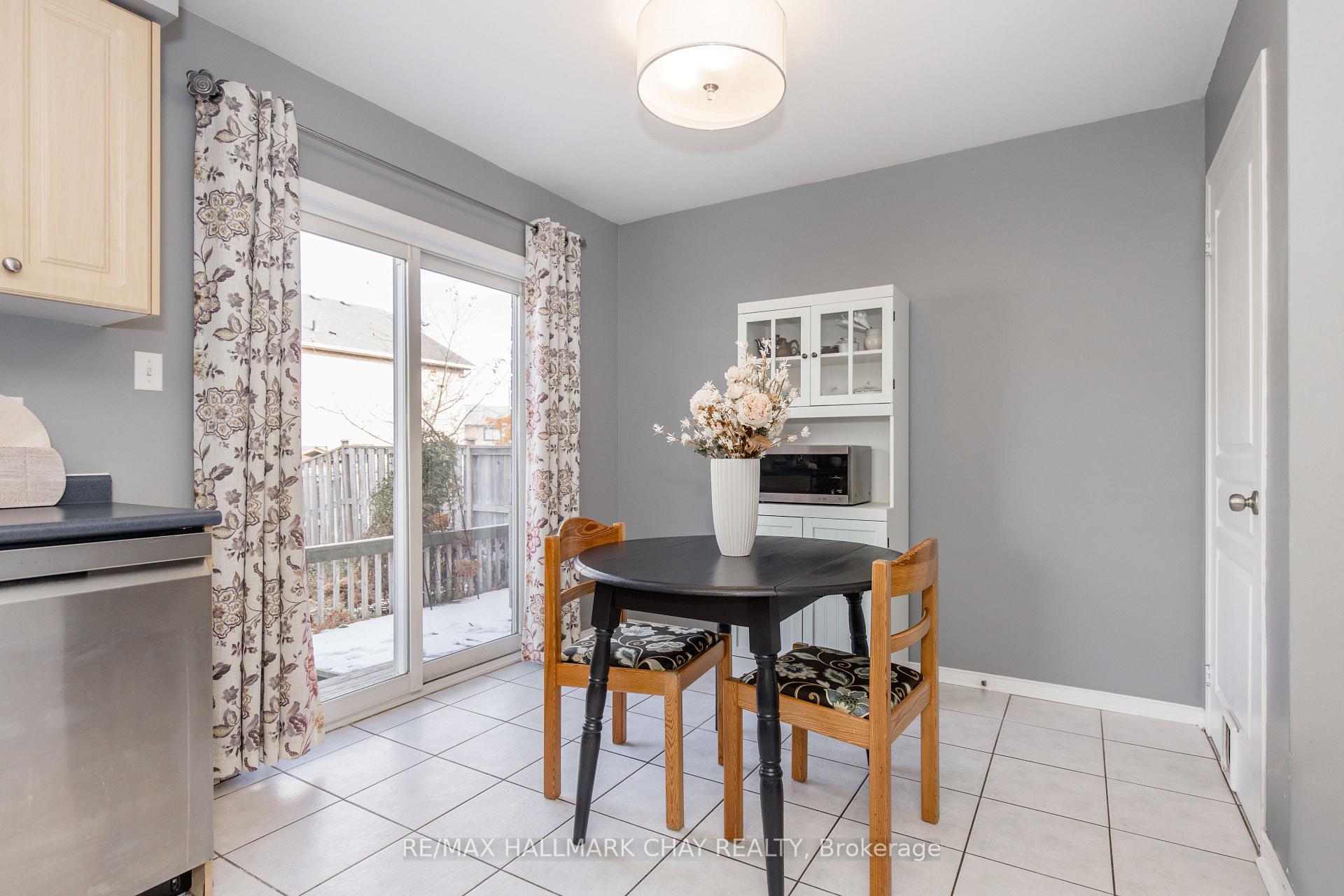 Photo 6 of 86 Trevino Circle, Barrie, East Bayfield — HOMEH