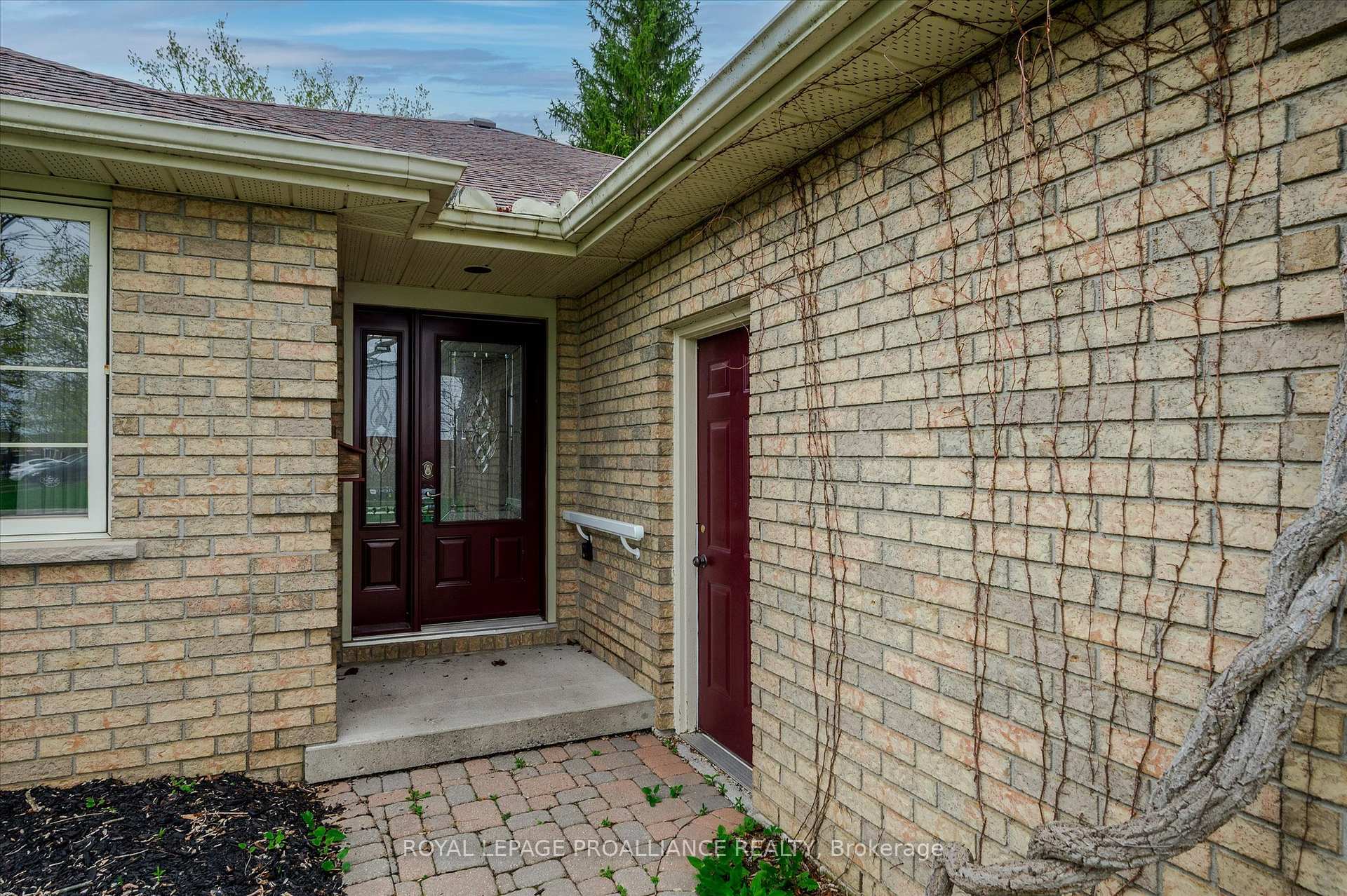 Photo 2 of 1512 Glenforest Crescent, Peterborough, Monaghan Ward 2 — HOMEH