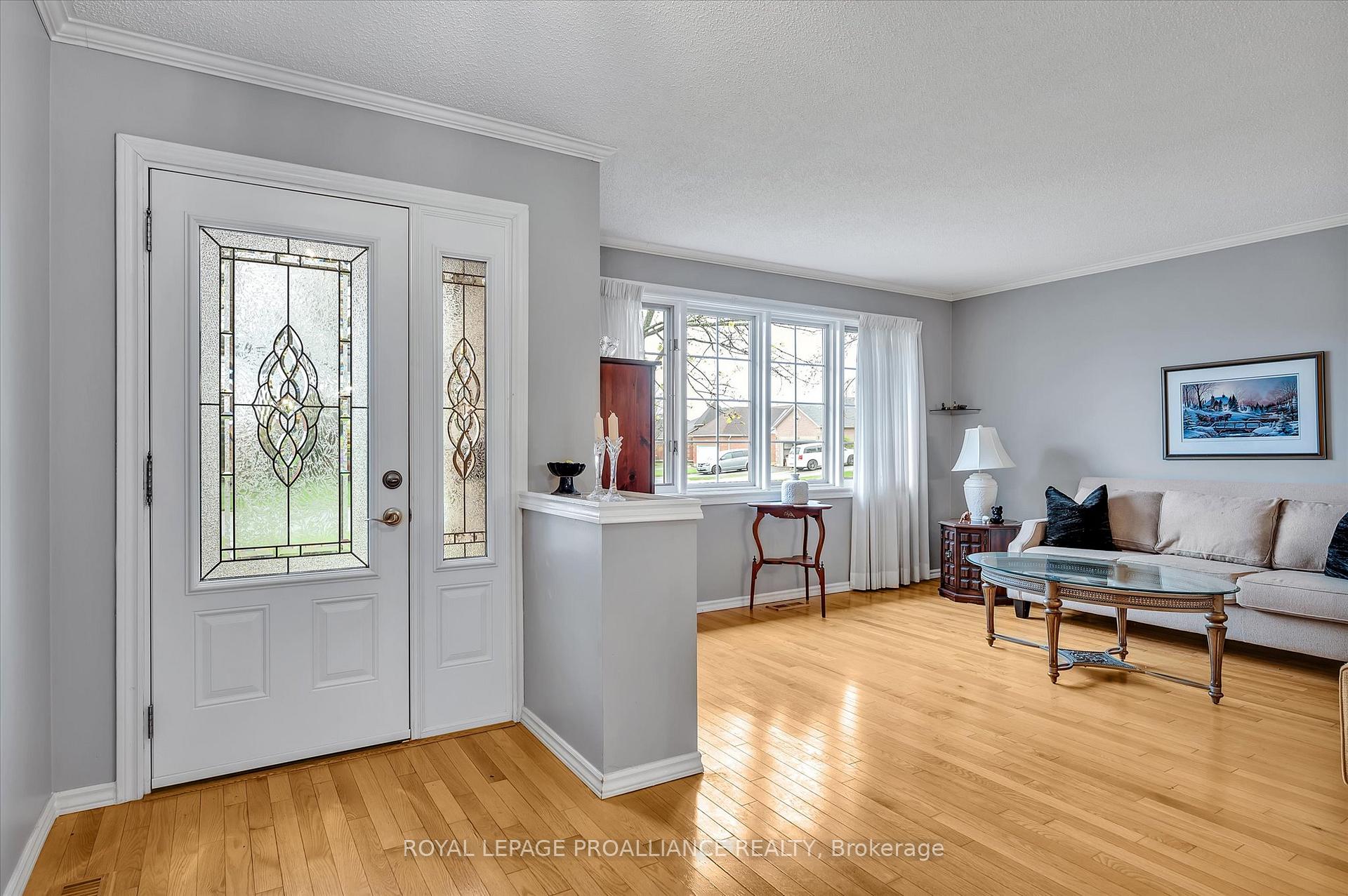 Photo 3 of 1512 Glenforest Crescent, Peterborough, Monaghan Ward 2 — HOMEH