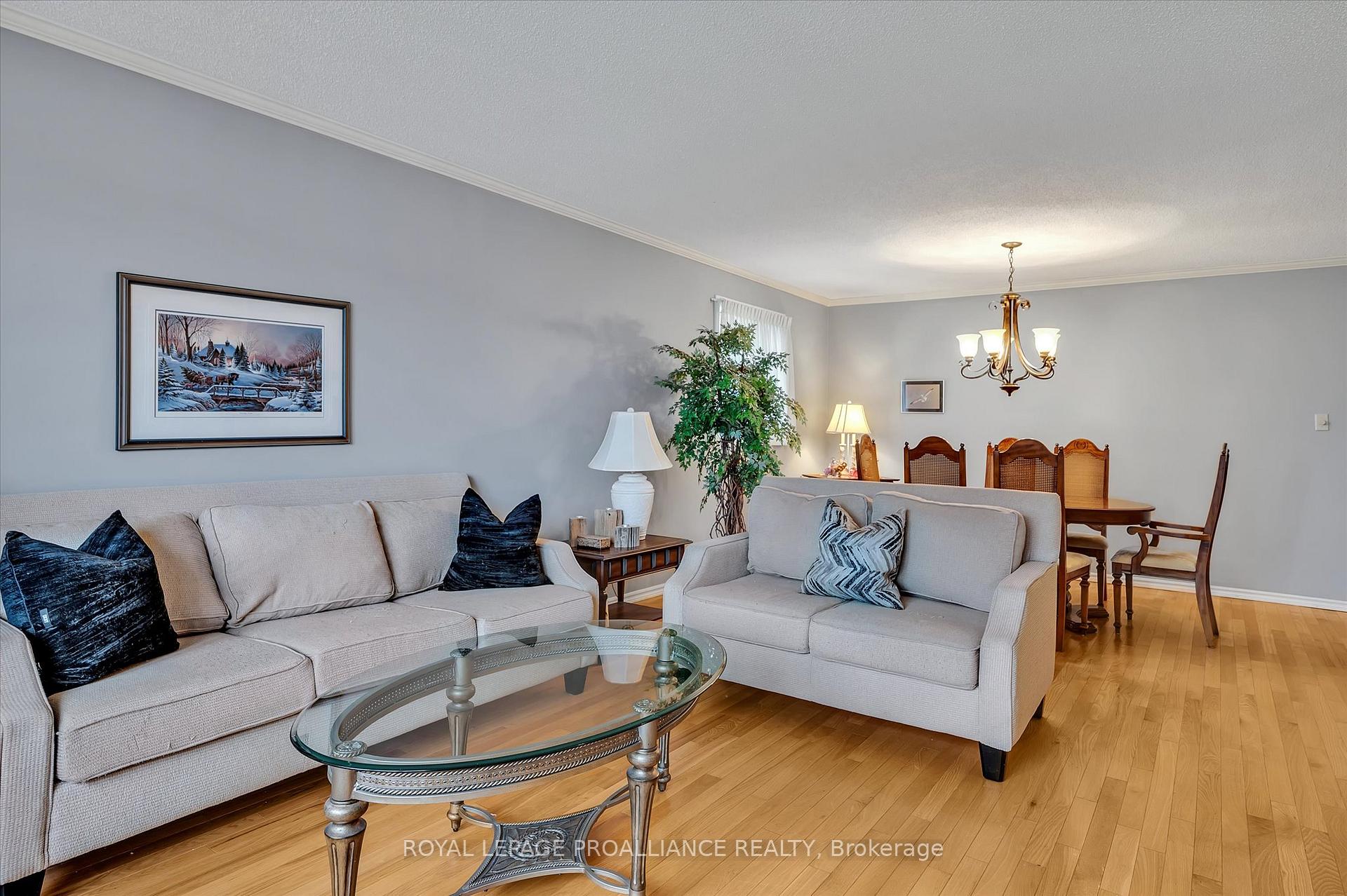 Photo 5 of 1512 Glenforest Crescent, Peterborough, Monaghan Ward 2 — HOMEH