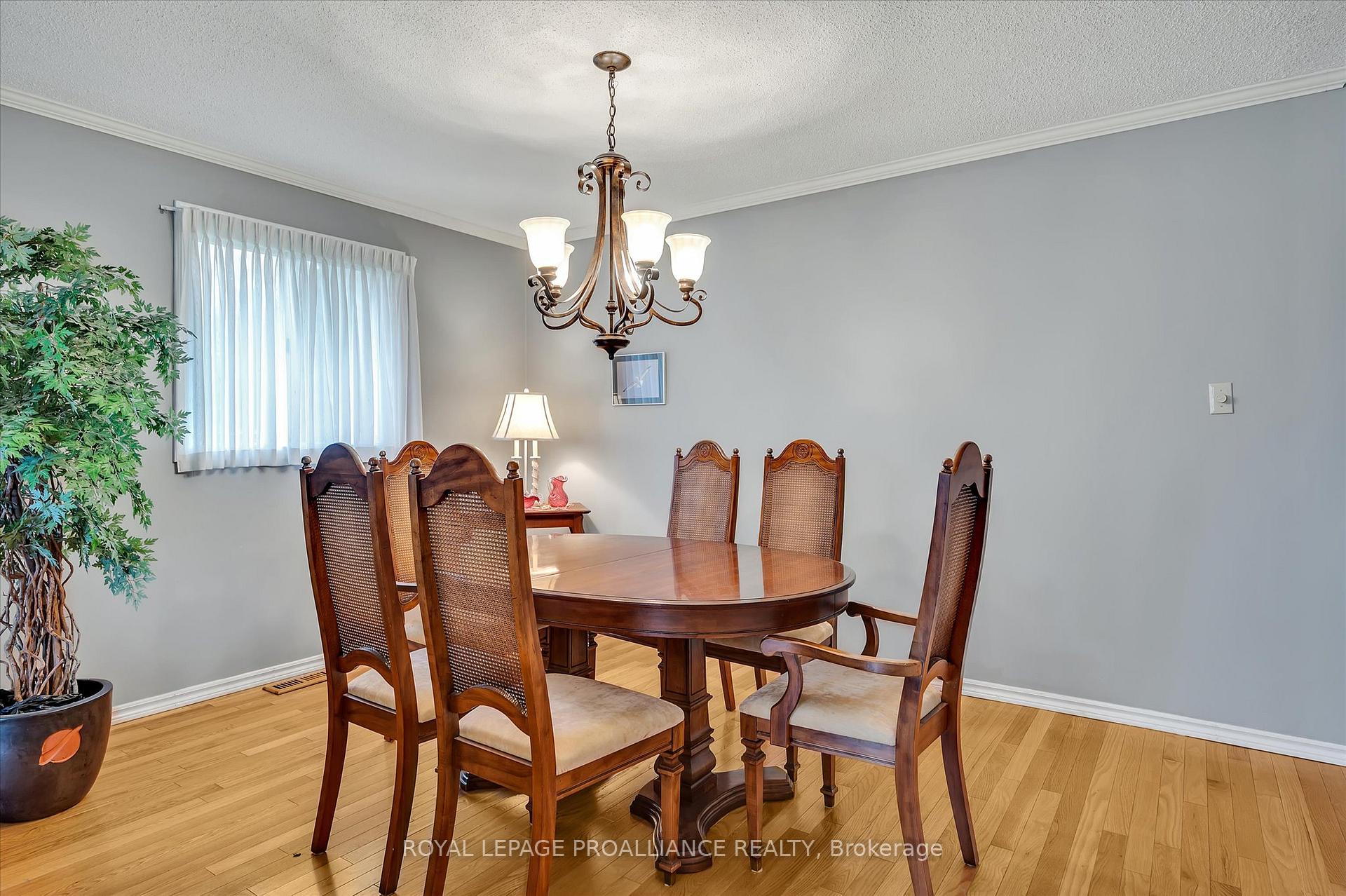 Photo 6 of 1512 Glenforest Crescent, Peterborough, Monaghan Ward 2 — HOMEH