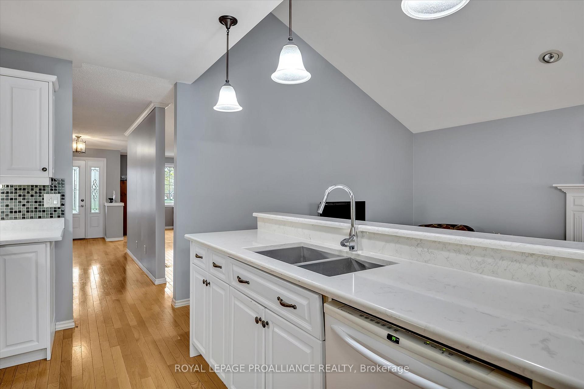Photo 10 of 1512 Glenforest Crescent, Peterborough, Monaghan Ward 2 — HOMEH