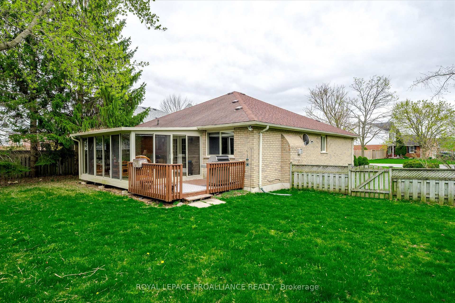 Photo 17 of 1512 Glenforest Crescent, Peterborough, Monaghan Ward 2 — HOMEH