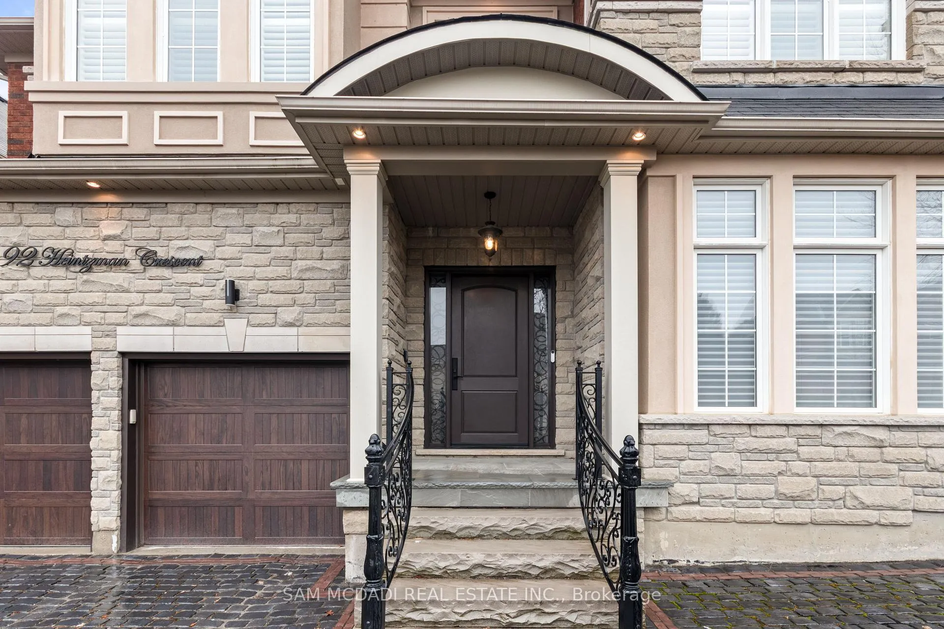 Photo 3 of 92 Heintzman Crescent, Vaughan, Patterson — HOMEH