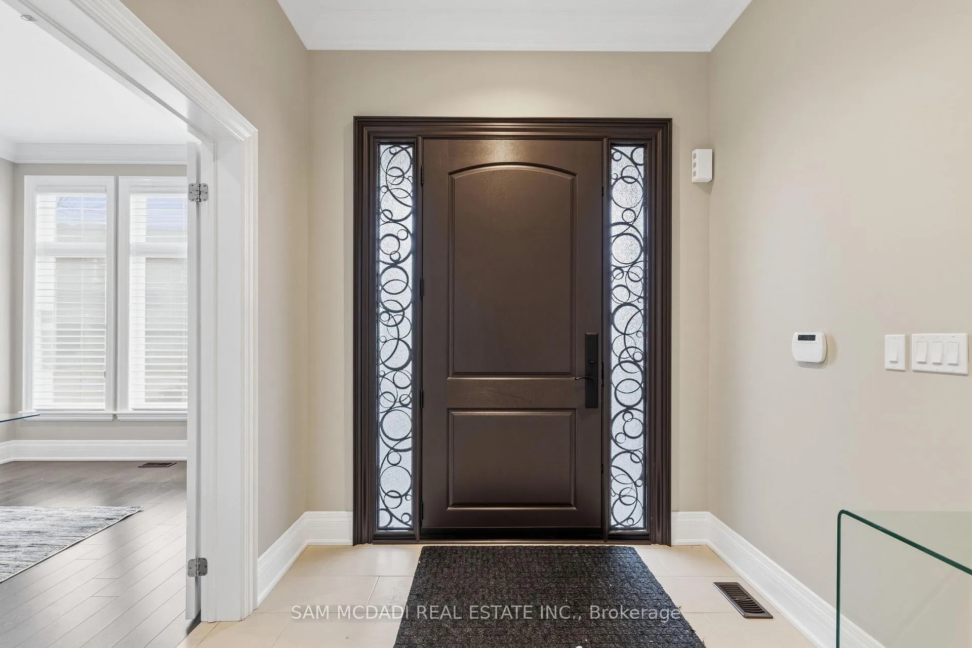 Photo 4 of 92 Heintzman Crescent, Vaughan, Patterson — HOMEH