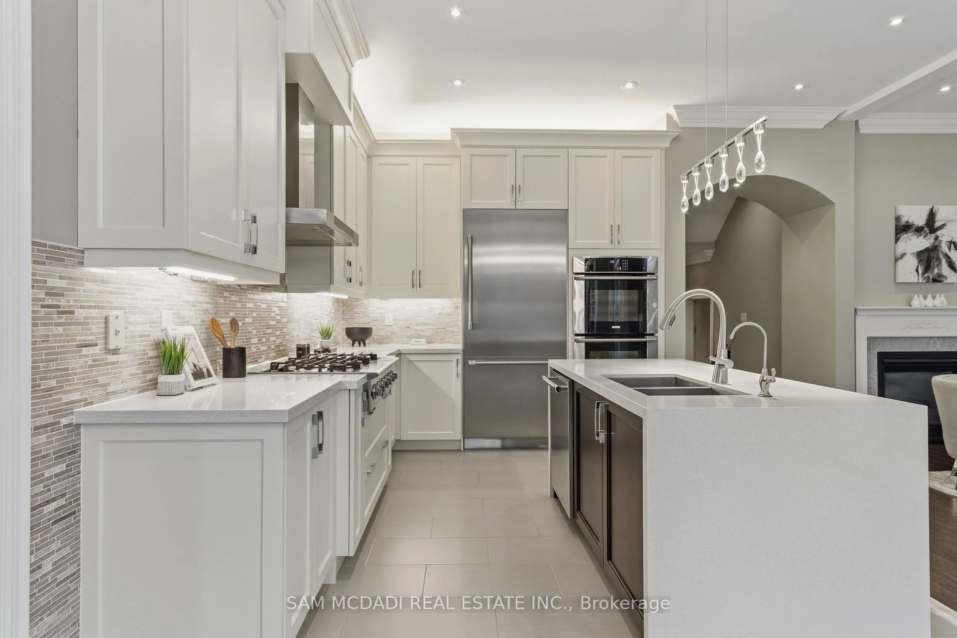 Photo 12 of 92 Heintzman Crescent, Vaughan, Patterson — HOMEH