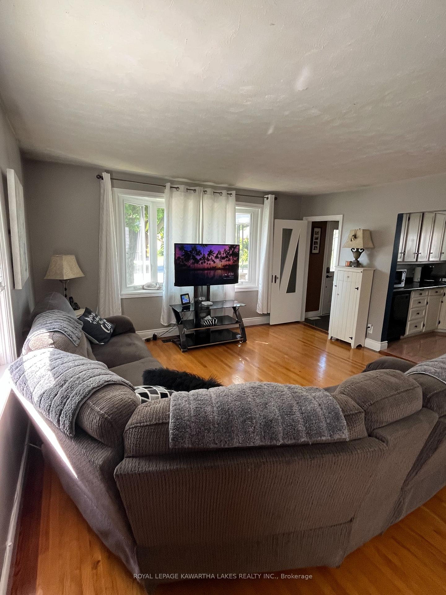Photo 11 of 463 Arndon Avenue, Peterborough, Otonabee Ward 1 — HOMEH