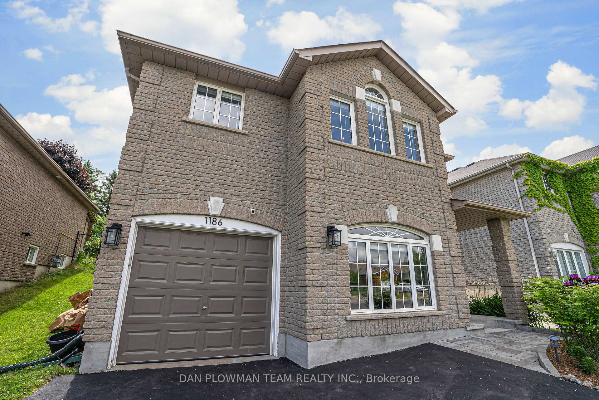Photo 2 of 1186 Baker Street, Peterborough, Northcrest Ward 5 — HOMEH