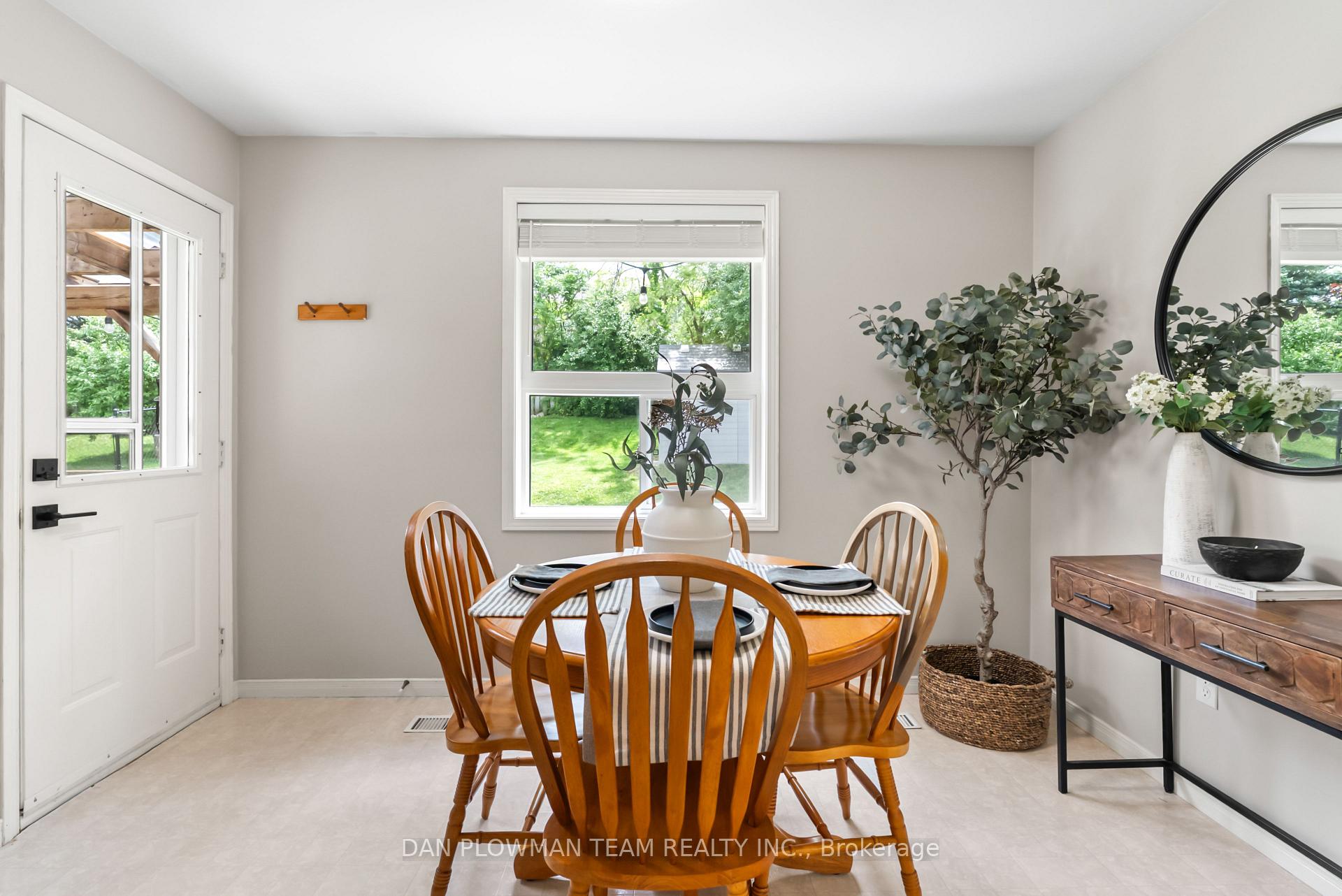 Photo 14 of 1186 Baker Street, Peterborough, Northcrest Ward 5 — HOMEH