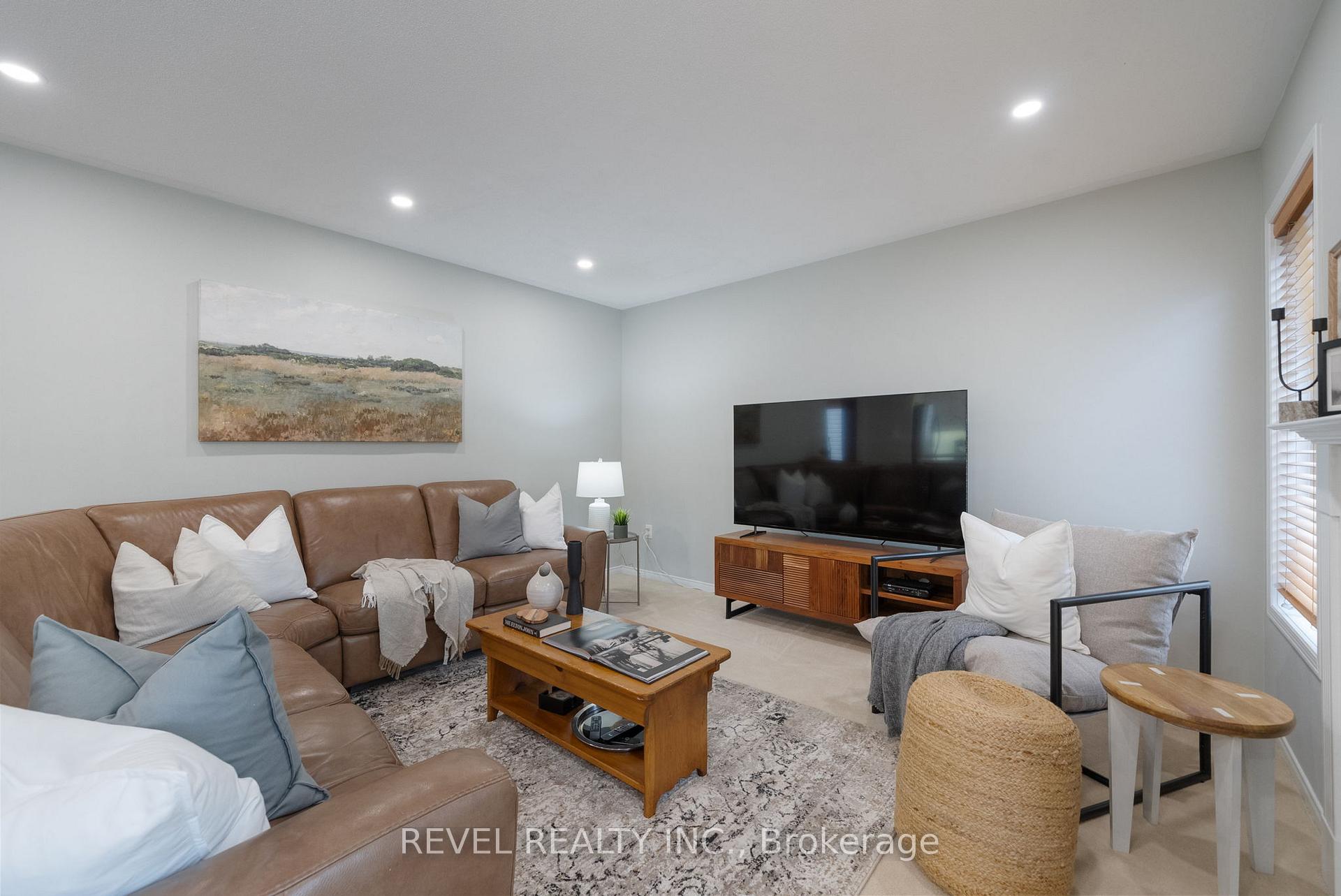 Photo 3 of 39 Handley Crescent, Ajax, South East — HOMEH