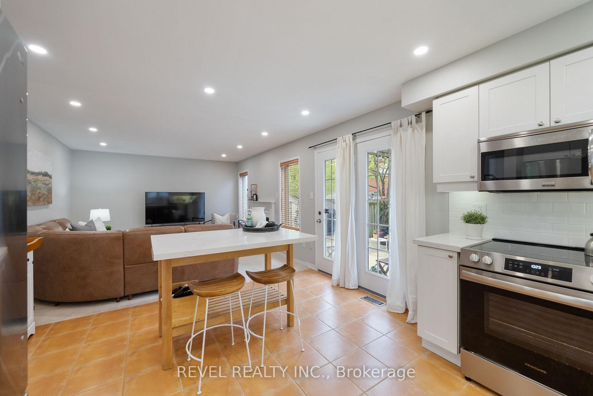 Photo 4 of 39 Handley Crescent, Ajax, South East — HOMEH