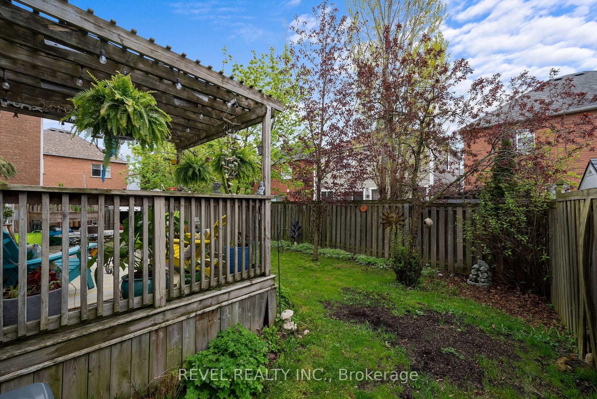 Photo 33 of 39 Handley Crescent, Ajax, South East — HOMEH
