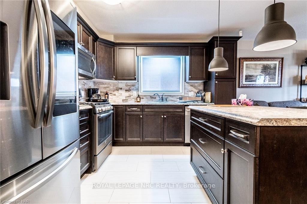 Photo 15 of 88 Spruce Crescent, Welland, Coyle Creek — HOMEH