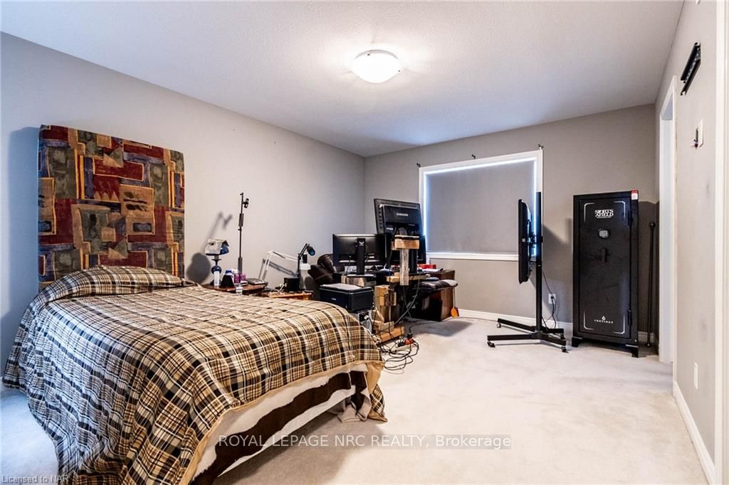 Photo 18 of 88 Spruce Crescent, Welland, Coyle Creek — HOMEH