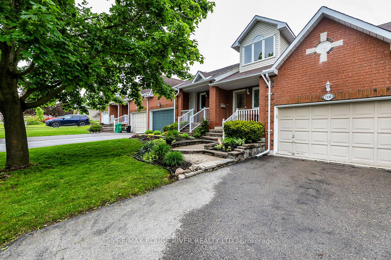 Photo 2 of 1330 Eagle Crescent, Peterborough, Monaghan Ward 2 — HOMEH