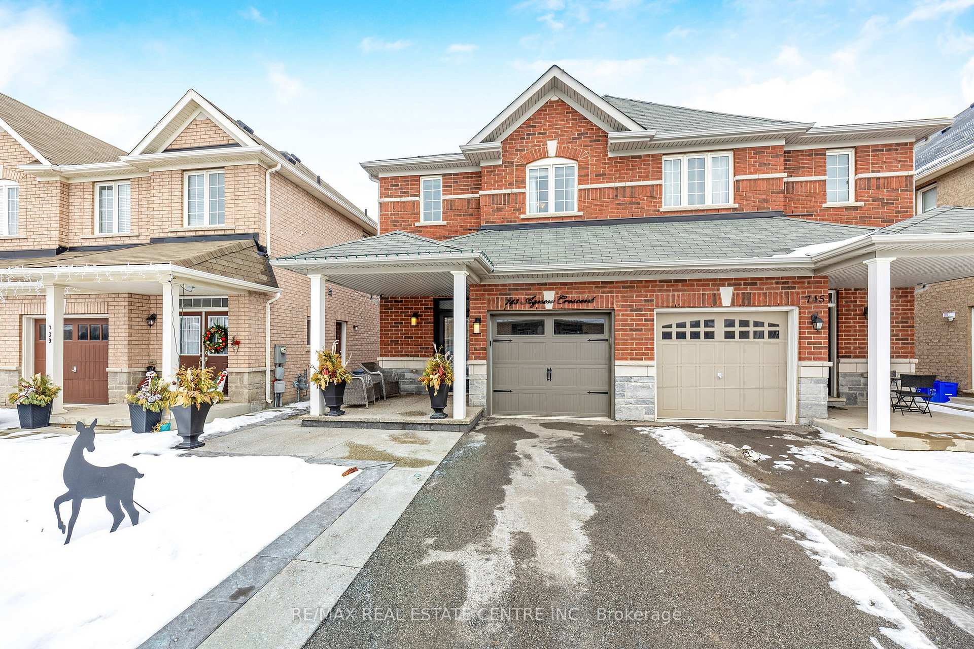 Photo 2 of 743 Agnew Crescent, Milton, Beaty — HOMEH