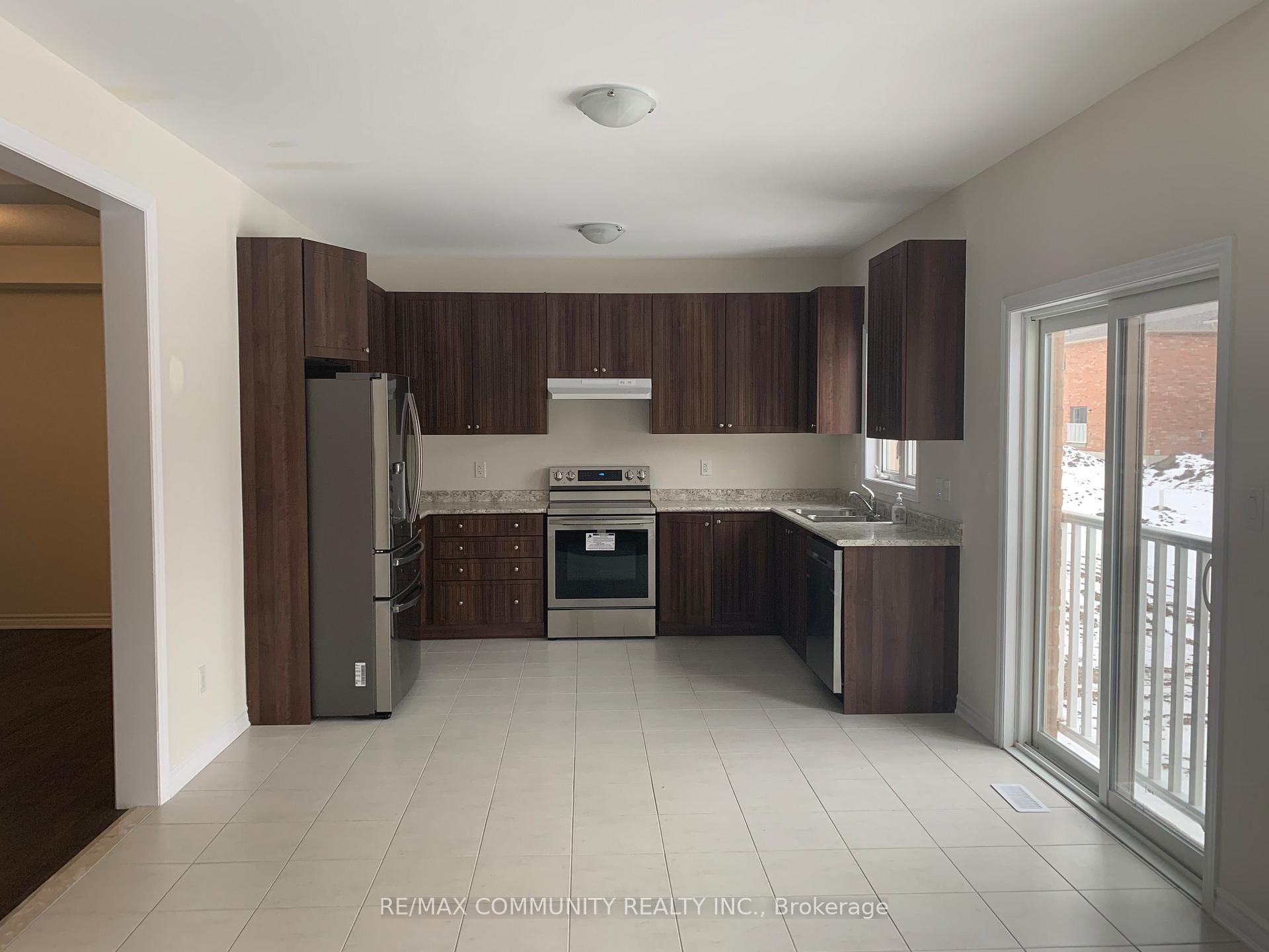 Photo 4 of 22 Jardine Street, Brock, Beaverton — HOMEH