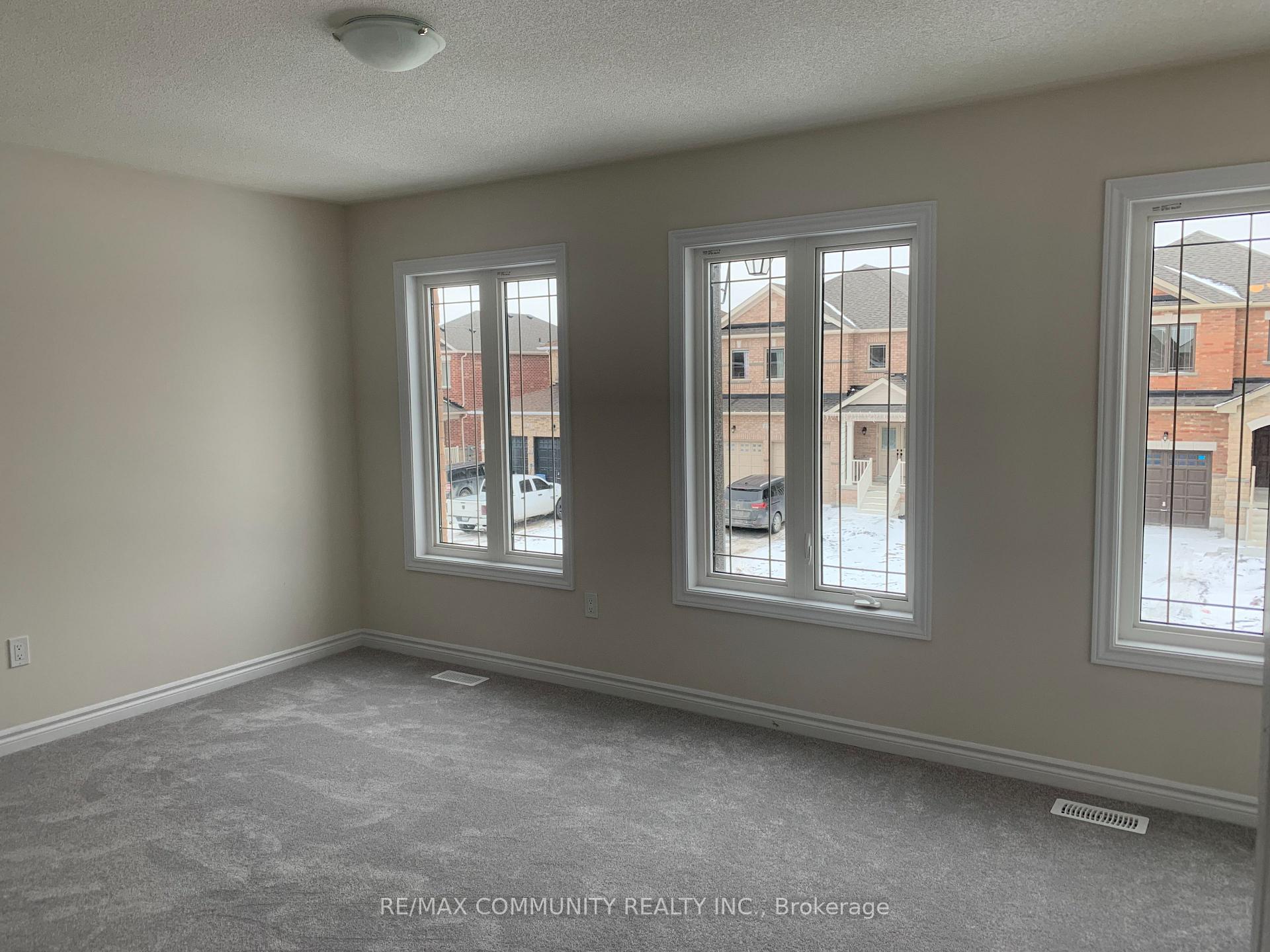 Photo 7 of 22 Jardine Street, Brock, Beaverton — HOMEH
