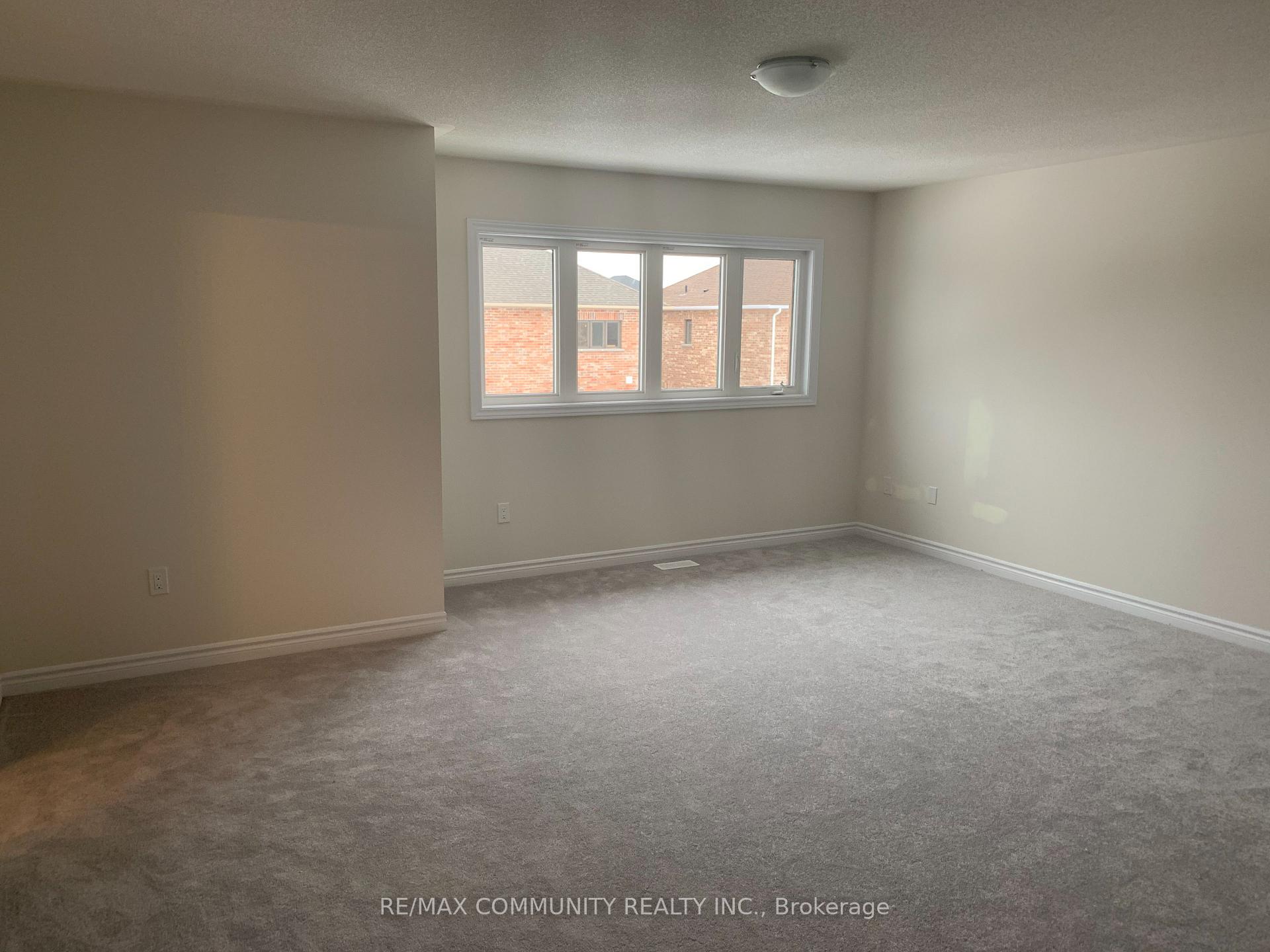 Photo 9 of 22 Jardine Street, Brock, Beaverton — HOMEH
