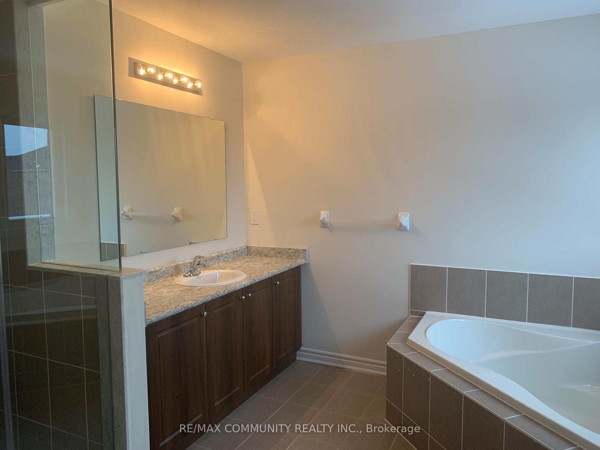 Photo 10 of 22 Jardine Street, Brock, Beaverton — HOMEH