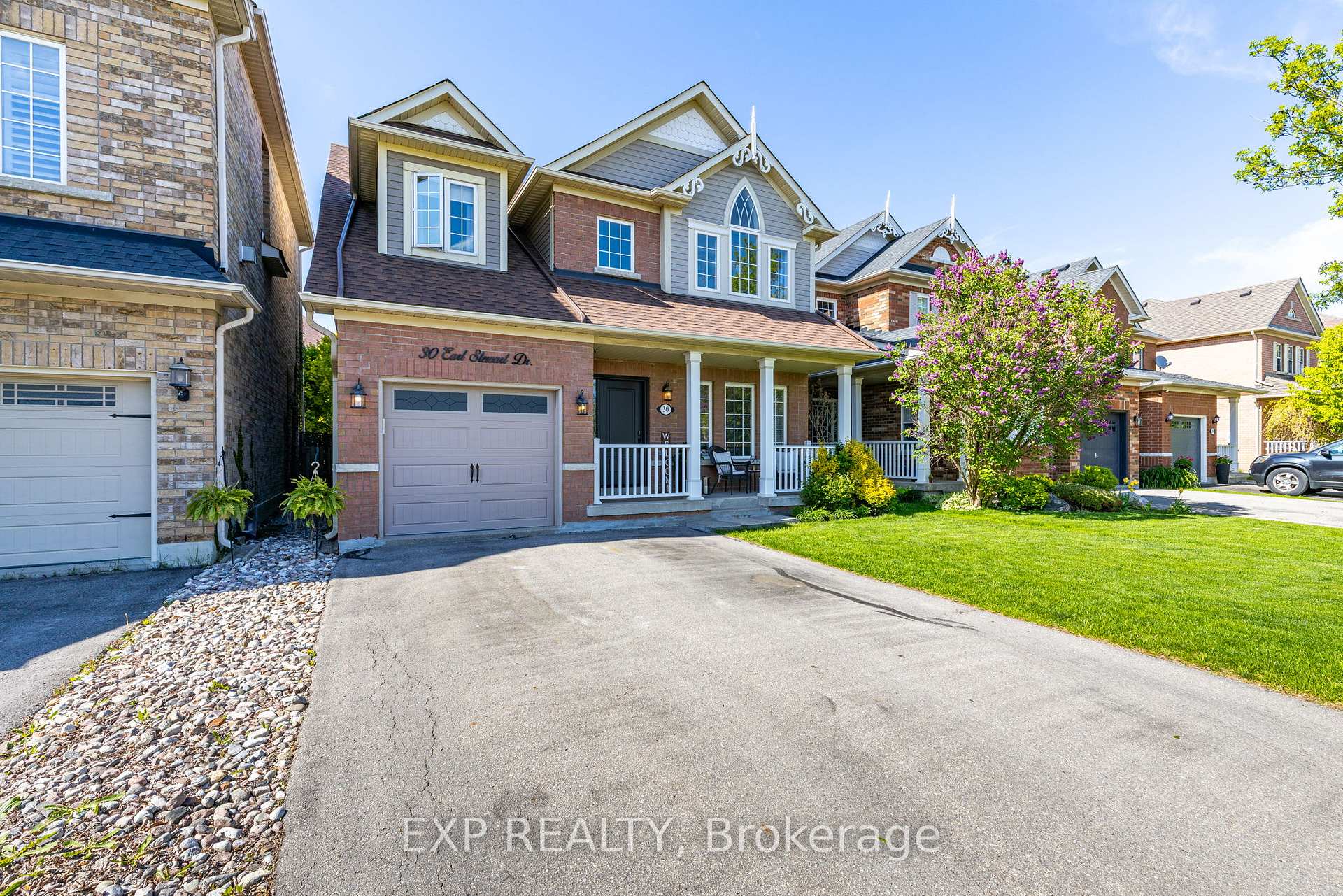 Photo 3 of 30 Earl Stewart Drive, Aurora, Bayview Wellington — HOMEH