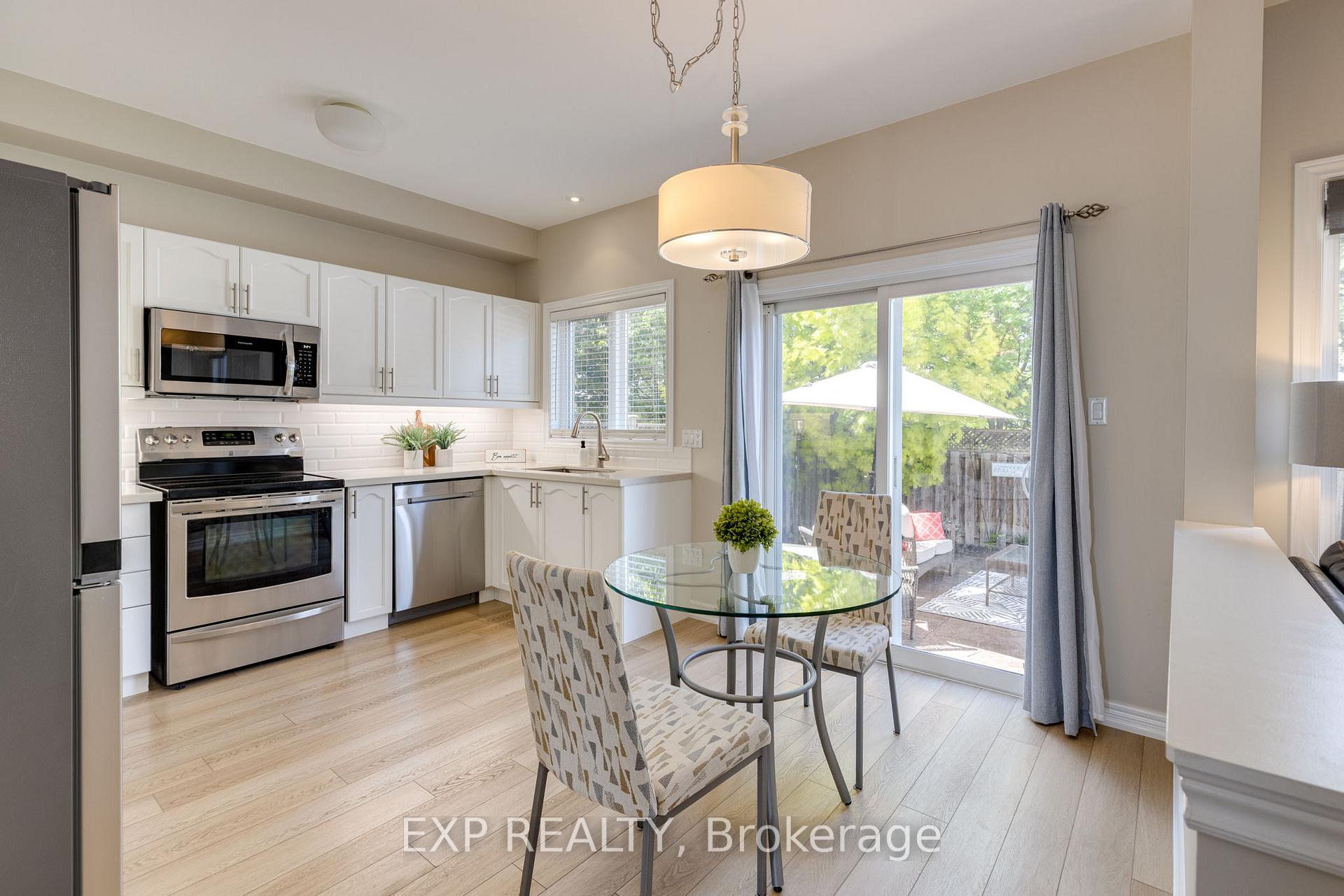 Photo 13 of 30 Earl Stewart Drive, Aurora, Bayview Wellington — HOMEH