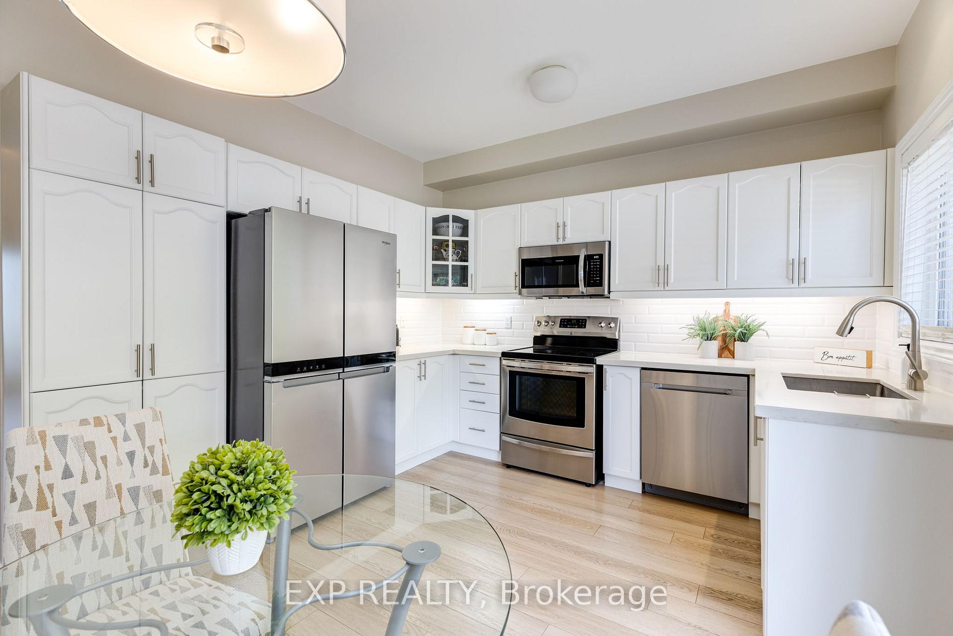 Photo 10 of 30 Earl Stewart Drive, Aurora, Bayview Wellington — HOMEH
