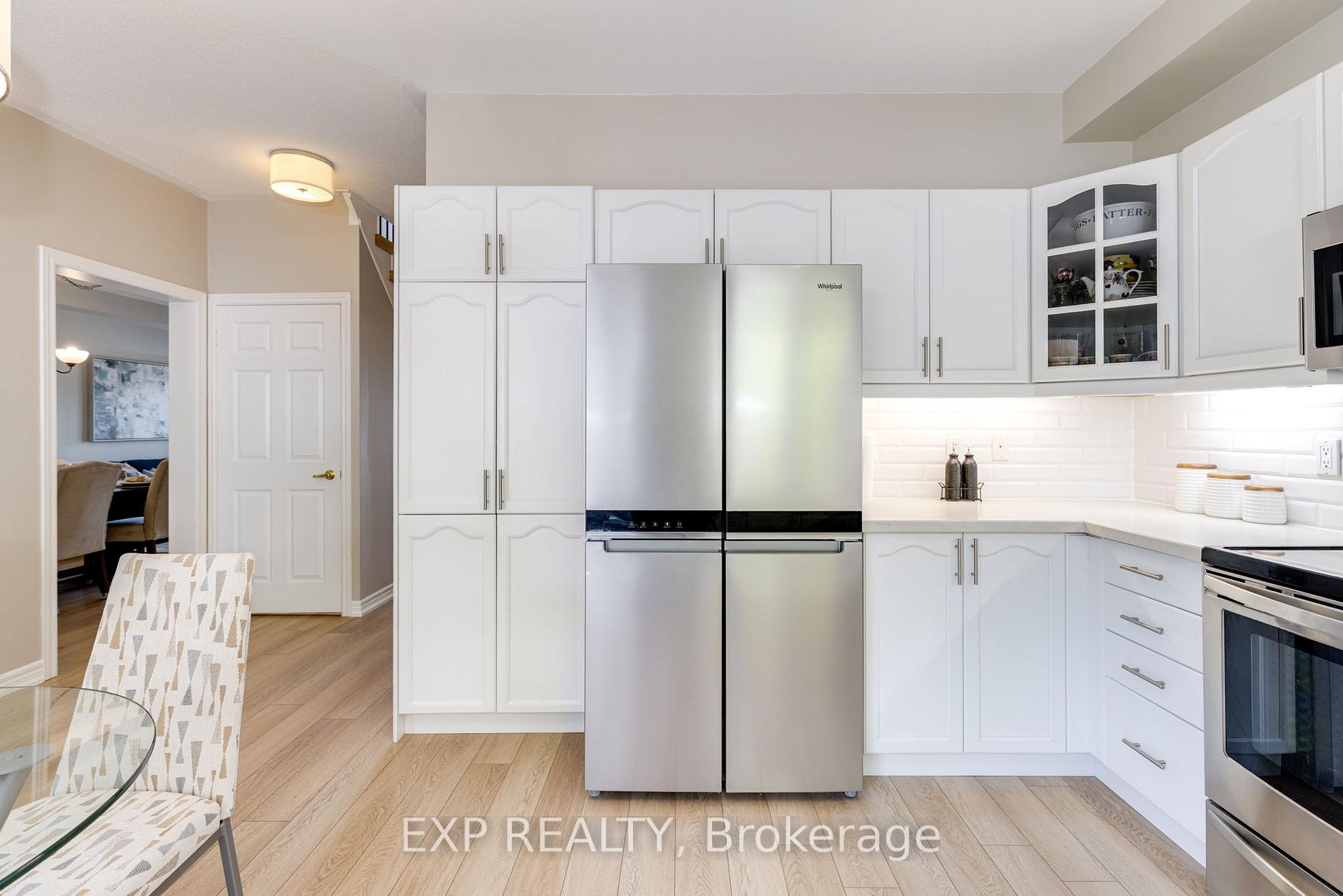 Photo 12 of 30 Earl Stewart Drive, Aurora, Bayview Wellington — HOMEH