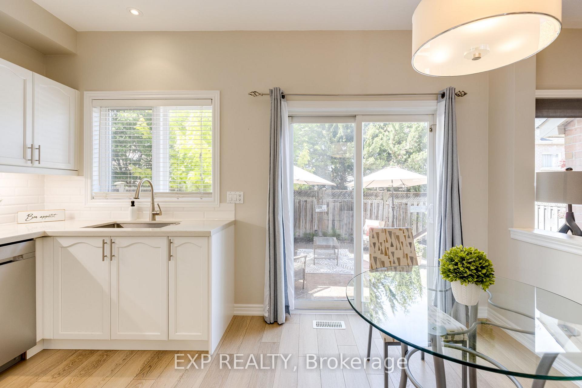 Photo 8 of 30 Earl Stewart Drive, Aurora, Bayview Wellington — HOMEH